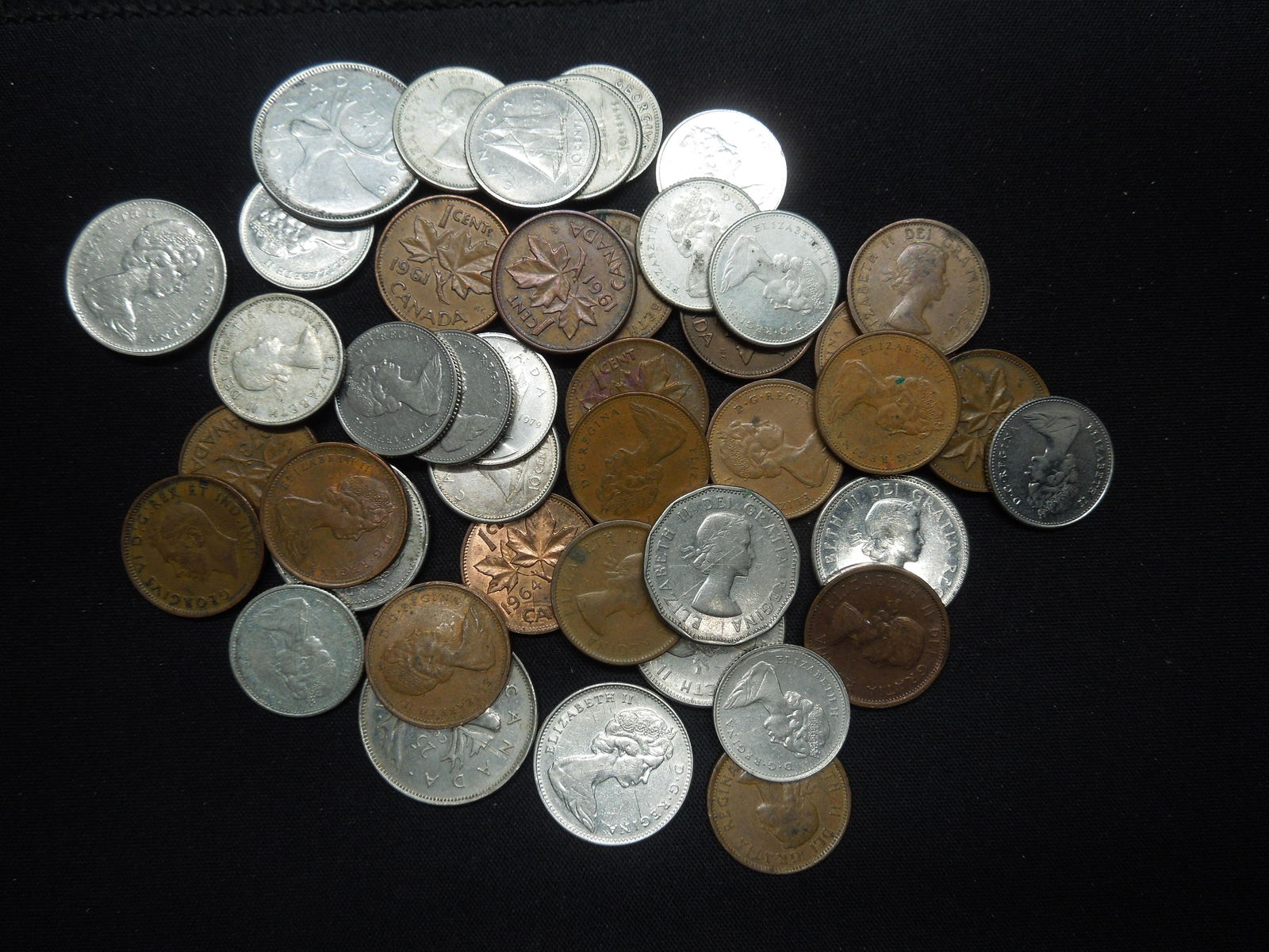 Lot of Mixed Canadian Coins, Some Silver (1 of 4)