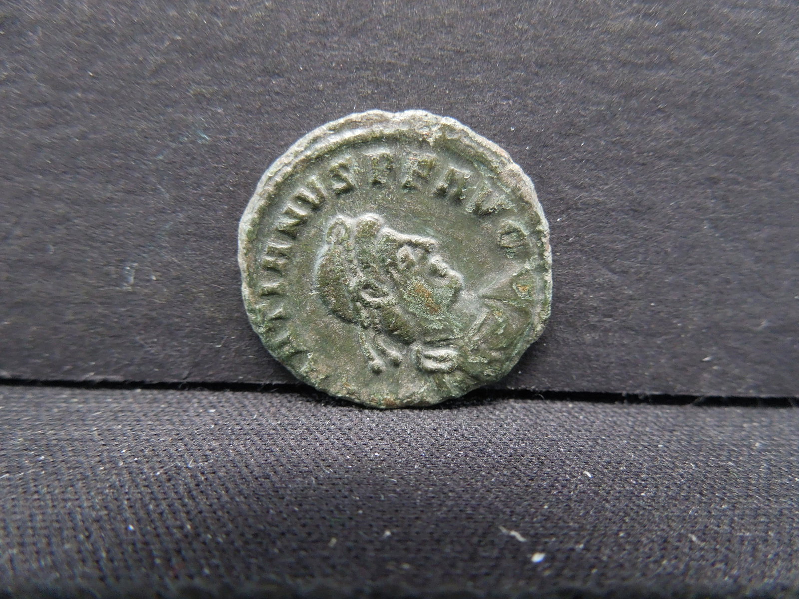 175-330 AD (HIGH GRADE) ANCIENT ROMAN COIN: 175-330 AD (HIGH GRADE) ANCIENT ROMAN COIN