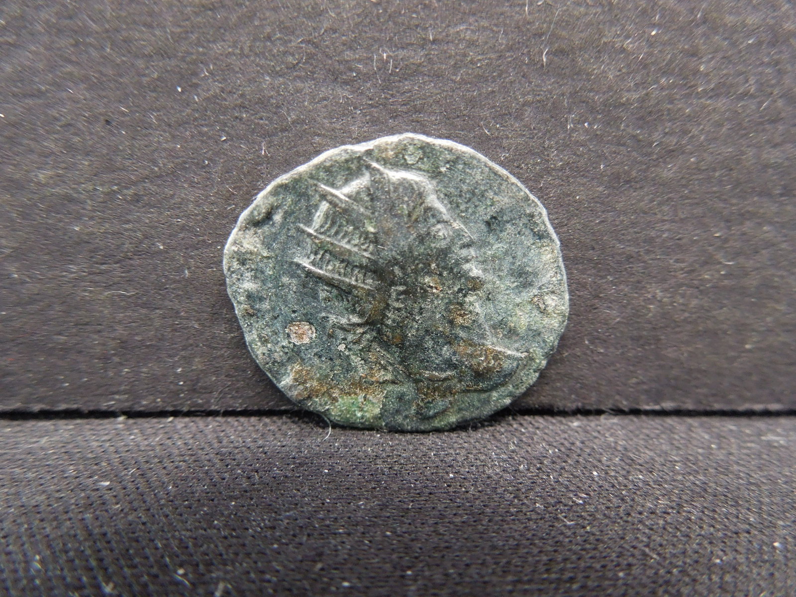 175-330 AD (HIGH GRADE) ANCIENT ROMAN COIN: 175-330 AD (HIGH GRADE) ANCIENT ROMAN COIN