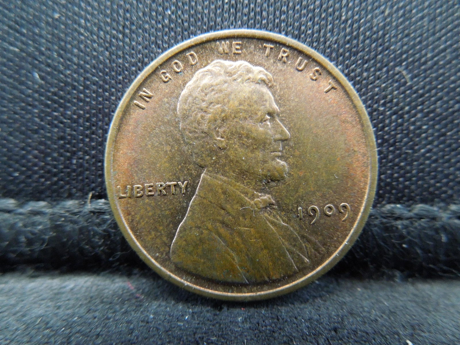 1909 Lincoln Cent Uncirculated Red Brown First Year (1 of 2)