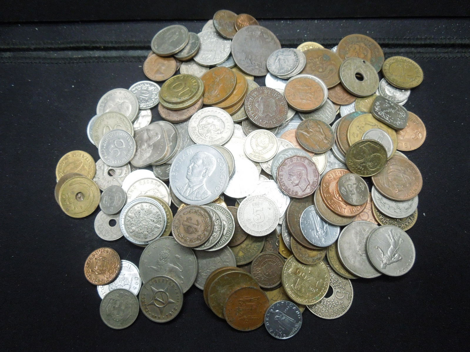 1.5 Pounds Mixed Foreign Coins. (1 of 4)
