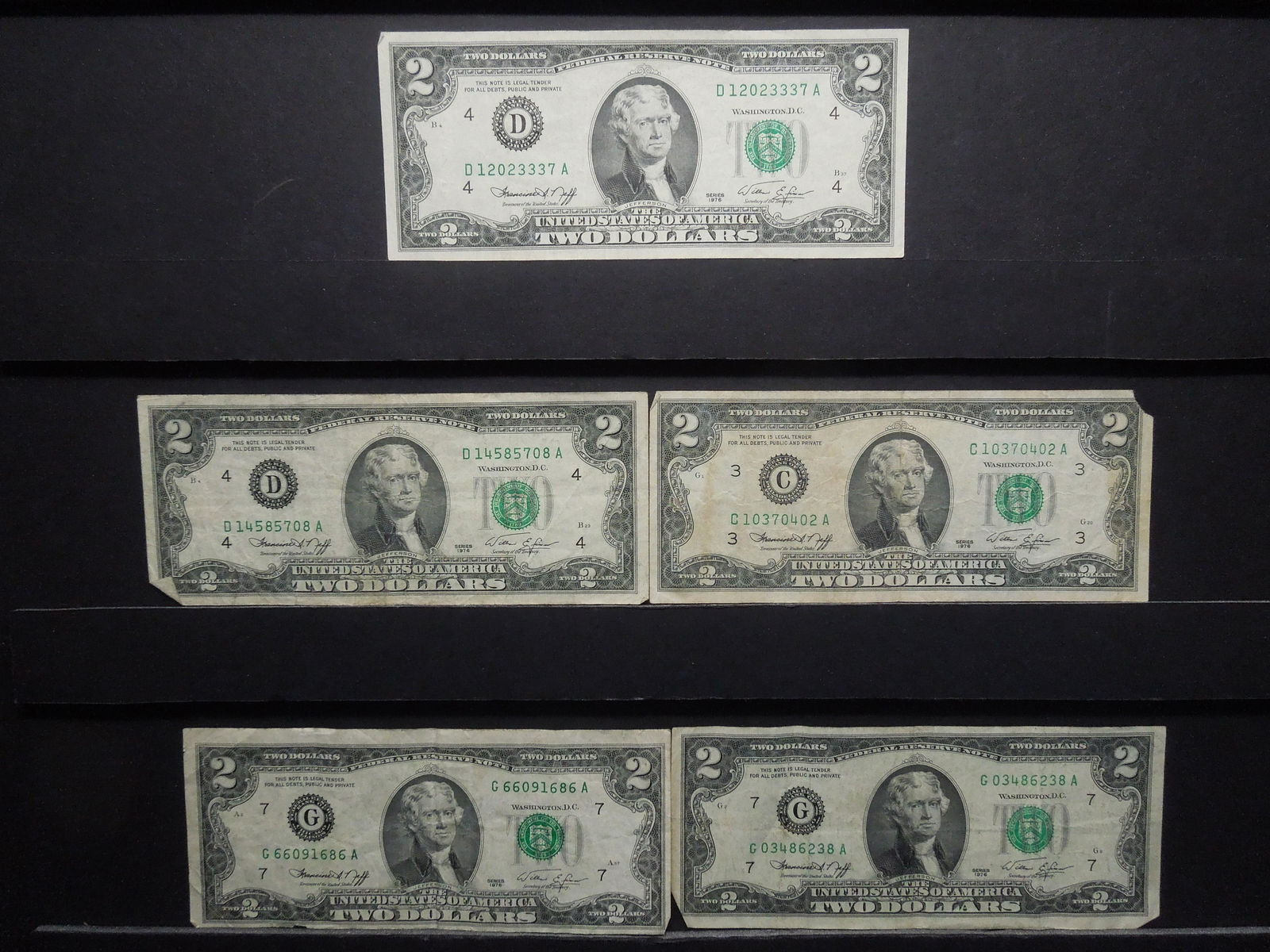 (5) 1976 Two Dollar Federal Reserve Note (1 of 7)