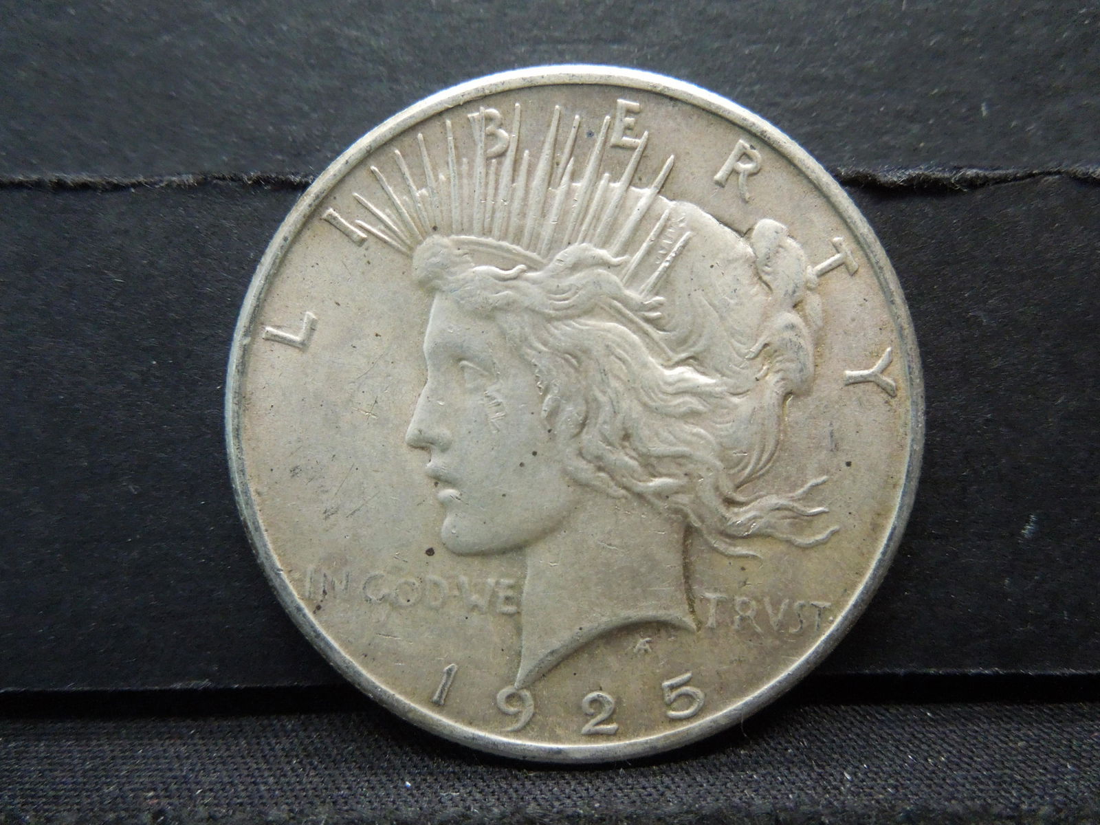 1925 PEACE SILVER (90%) DOLLAR (1 of 2)