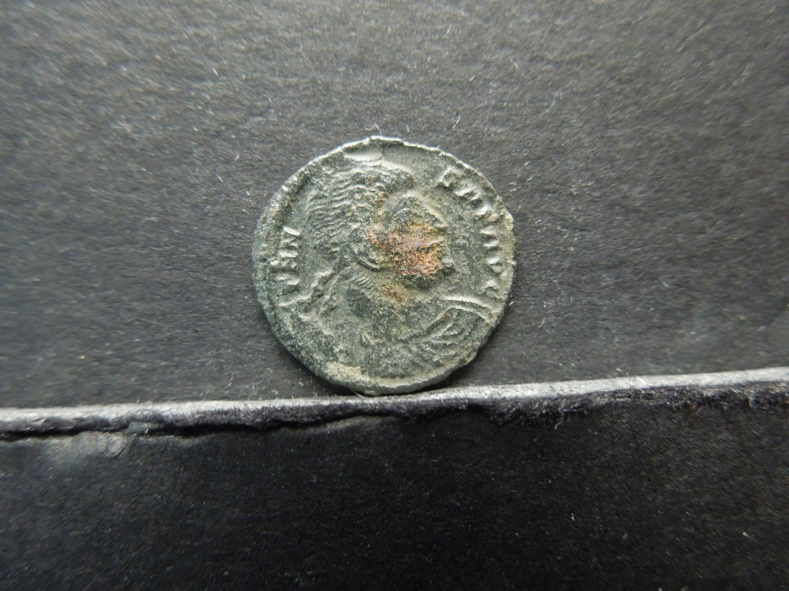 175-330 AD (HIGH GRADE) ANCIENT ROMAN COIN: 175-330 AD (HIGH GRADE) ANCIENT ROMAN COIN