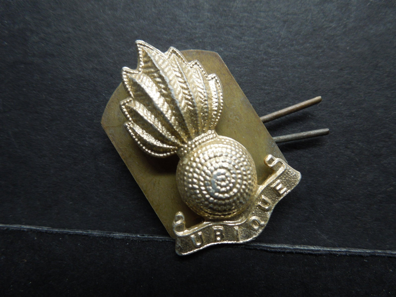 UNIQUE Pin (Motto and Battle Honor of the Royal: UNIQUE Pin (Motto and Battle Honor of the Royal Regiment of Artillery)