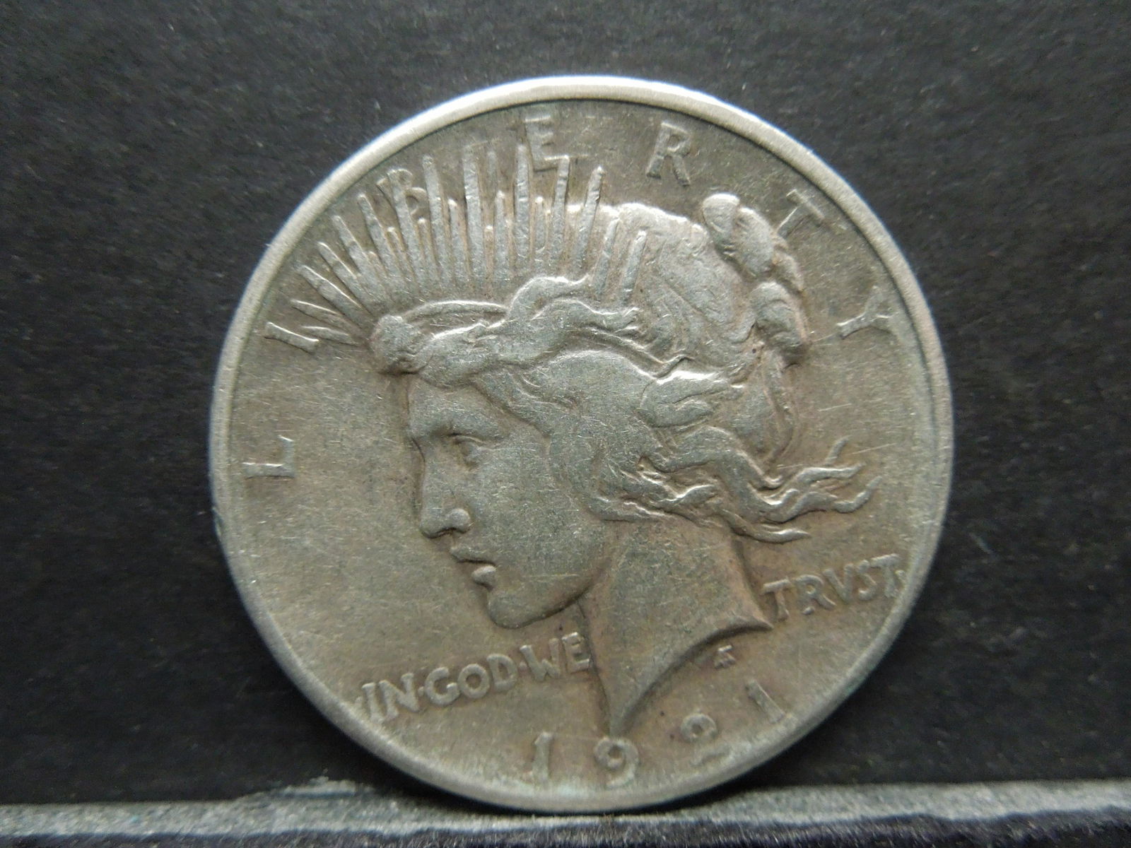 1921 Key Date Peace Silver Dollar. (1 of 2)