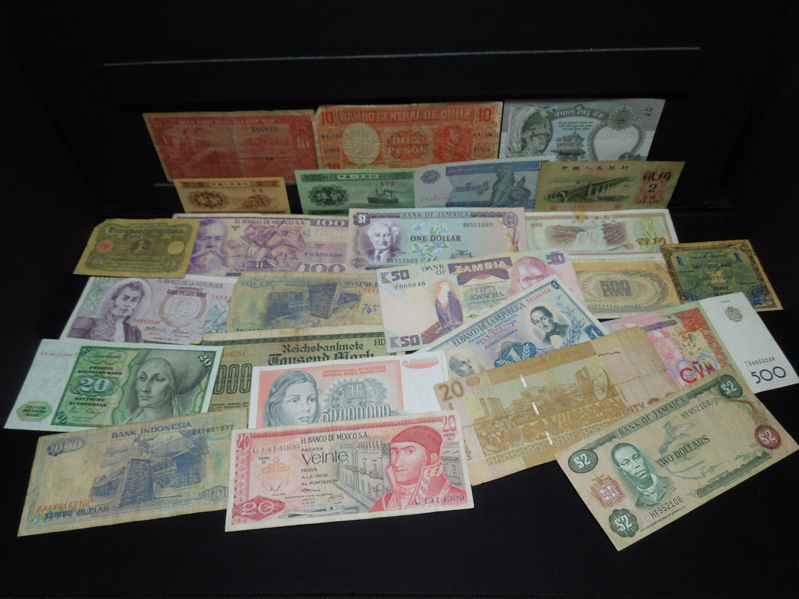 25 Different Foreign Notes. (1 of 5)