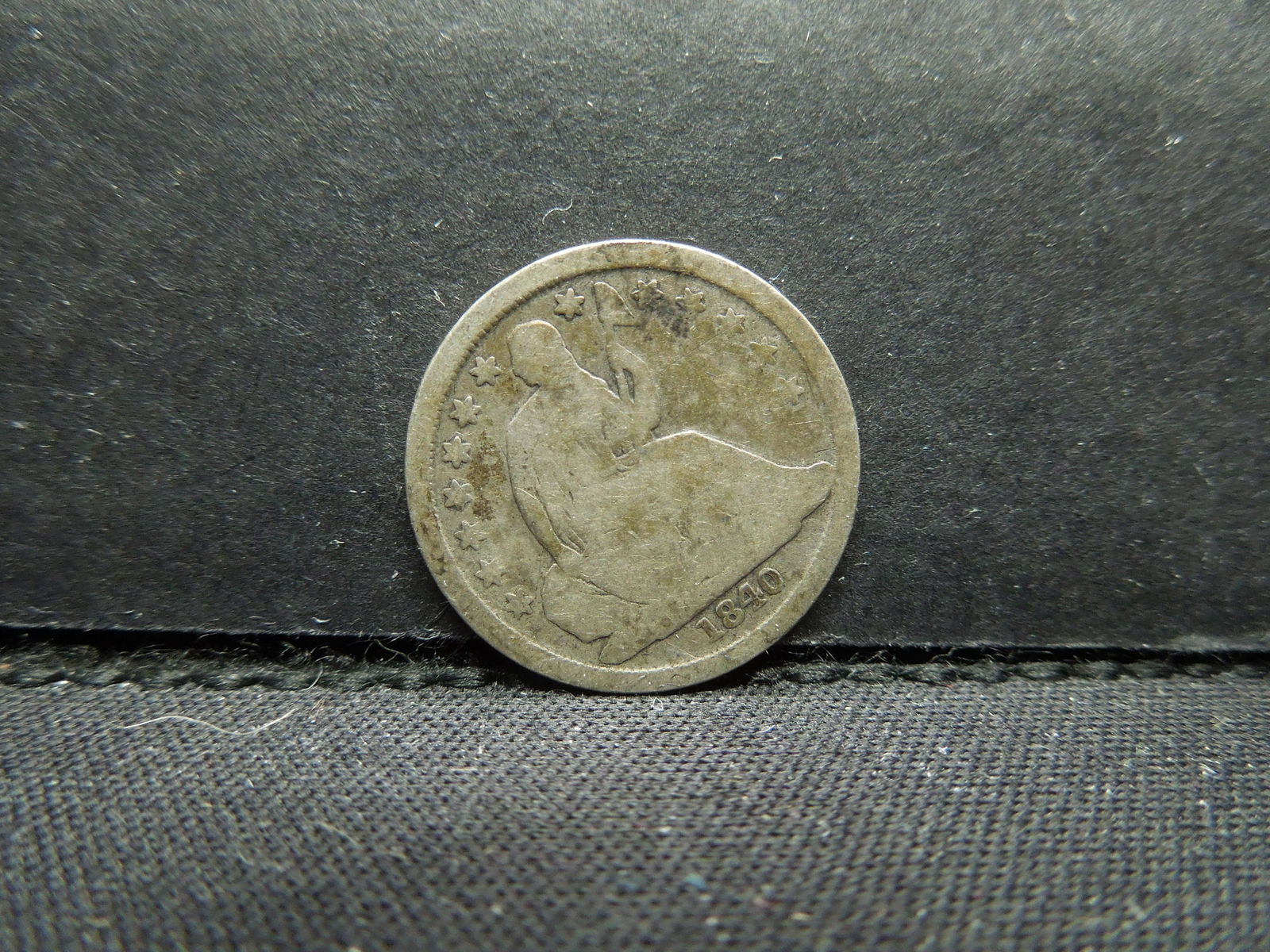 1840 Seated Liberty Dime. (1 of 2)