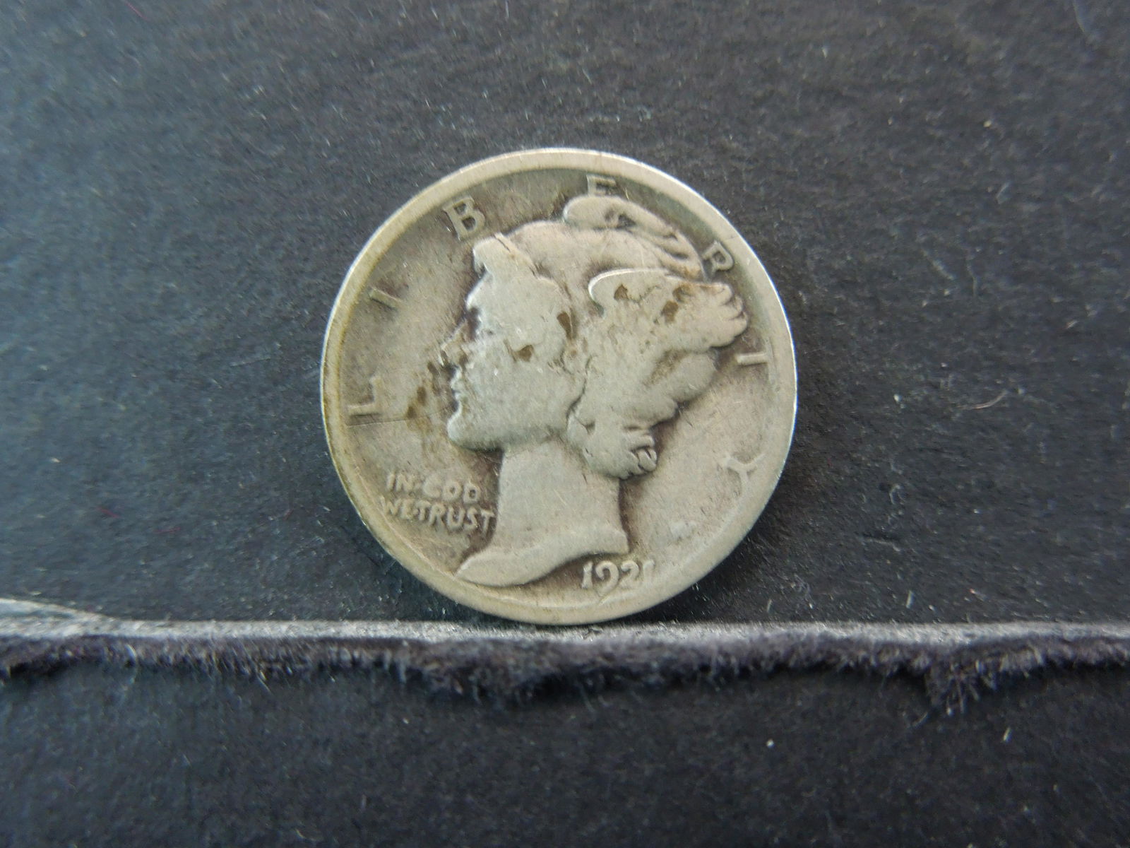 1921 Key Date Mercury Dime. (1 of 2)