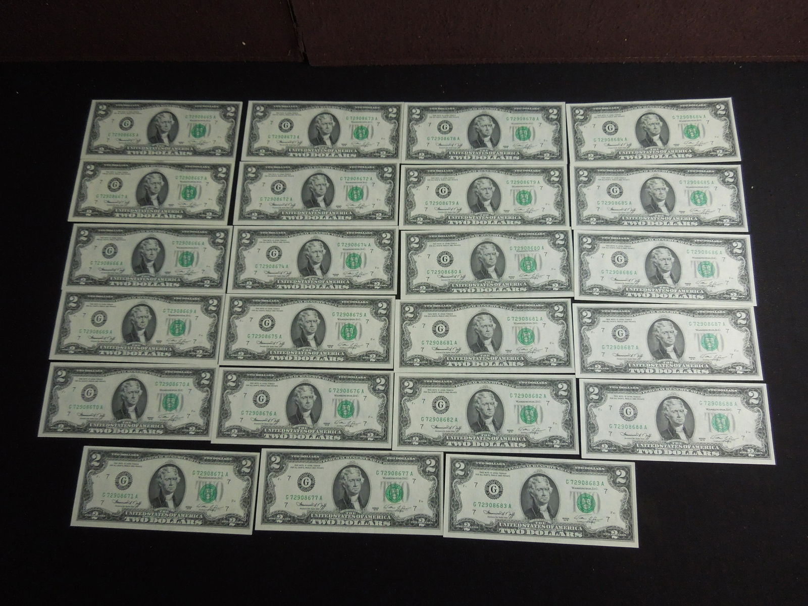(24) Consecutive Serial Number 1976 $2 Bicentennial (1 of 6)