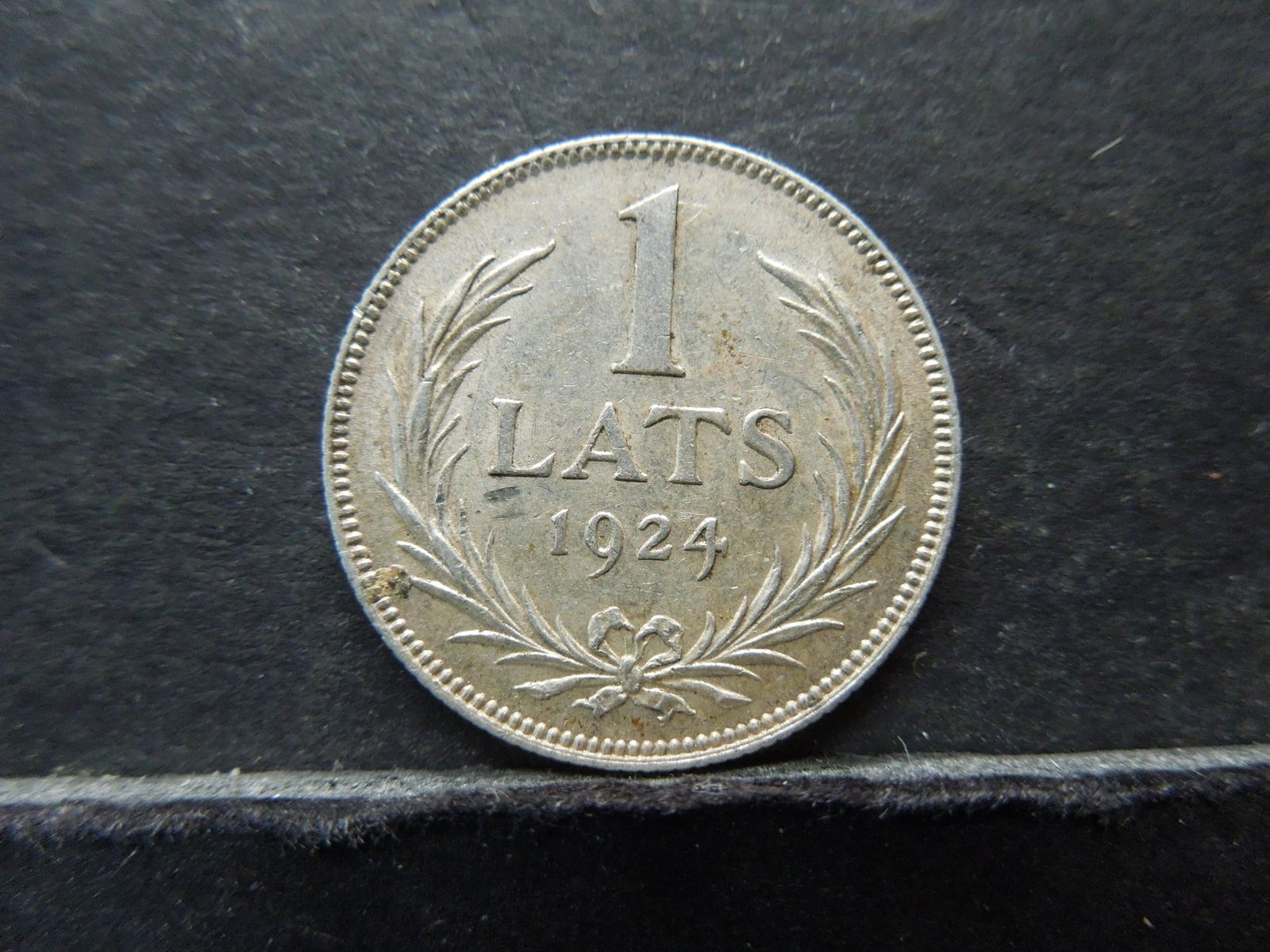 1924 Latvia 1 Lats 83.5% Silver Coin.  Coin Weighs 0.16 (1 of 2)