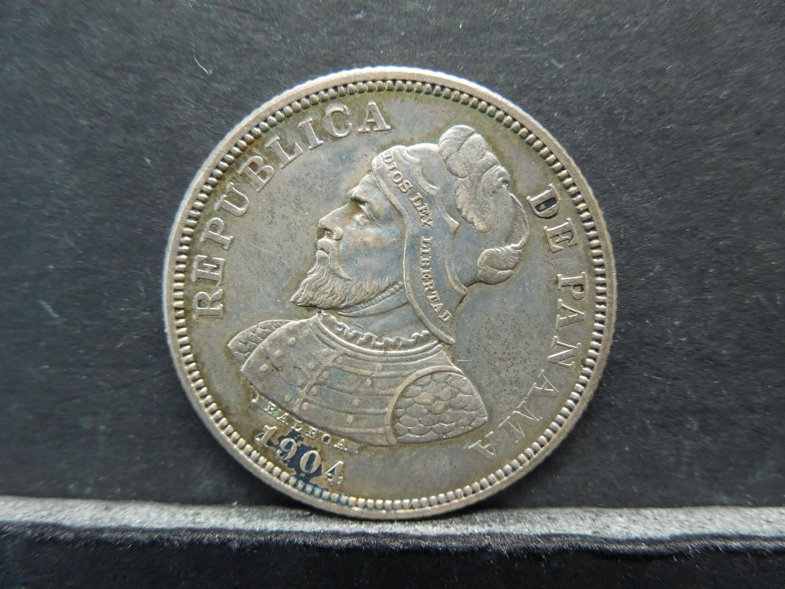 1904 Panama  Silver 25 Centesimos Scarce (1 of 2)