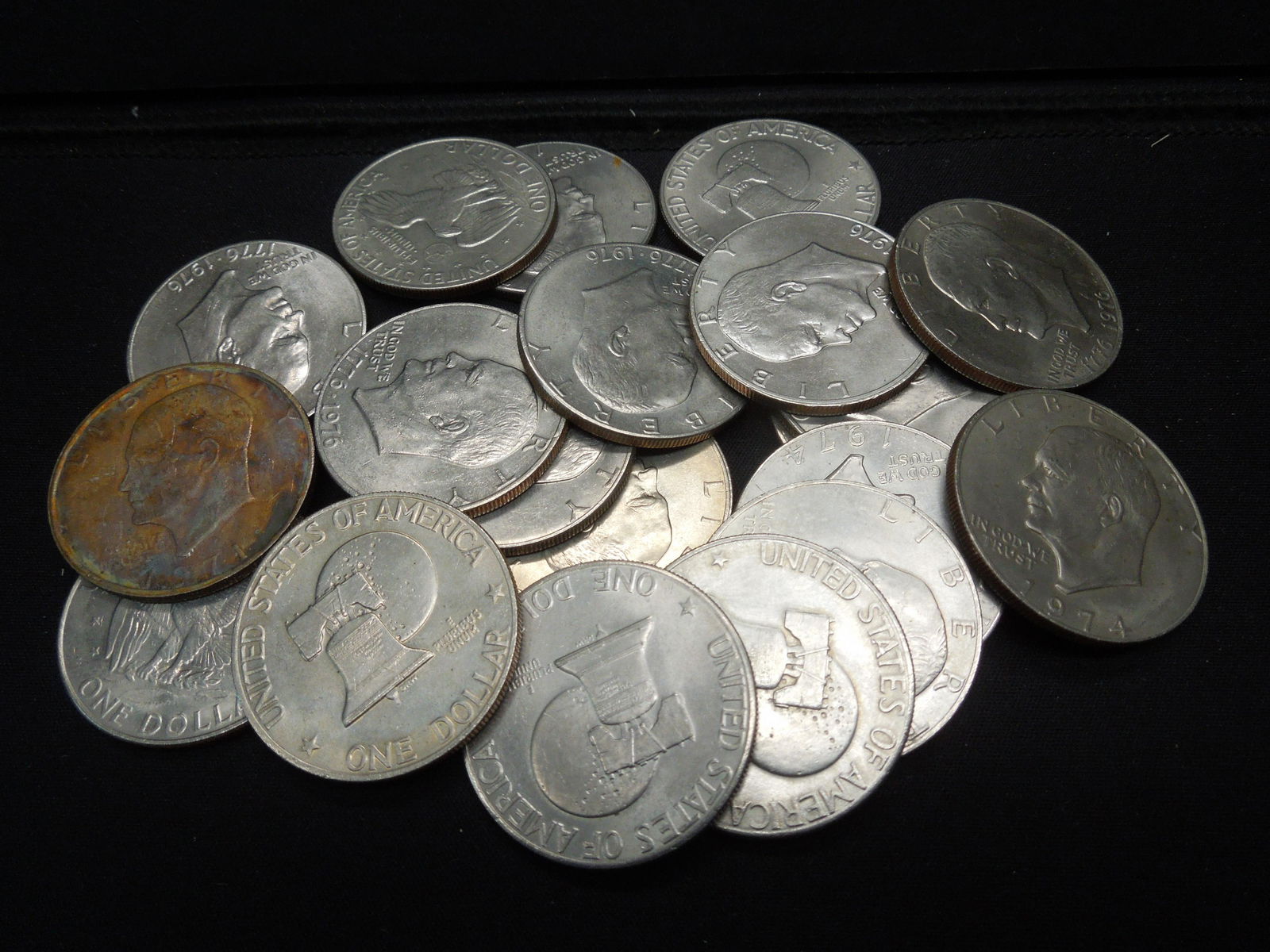 (20) x Random Ike Dollar (1 of 4)