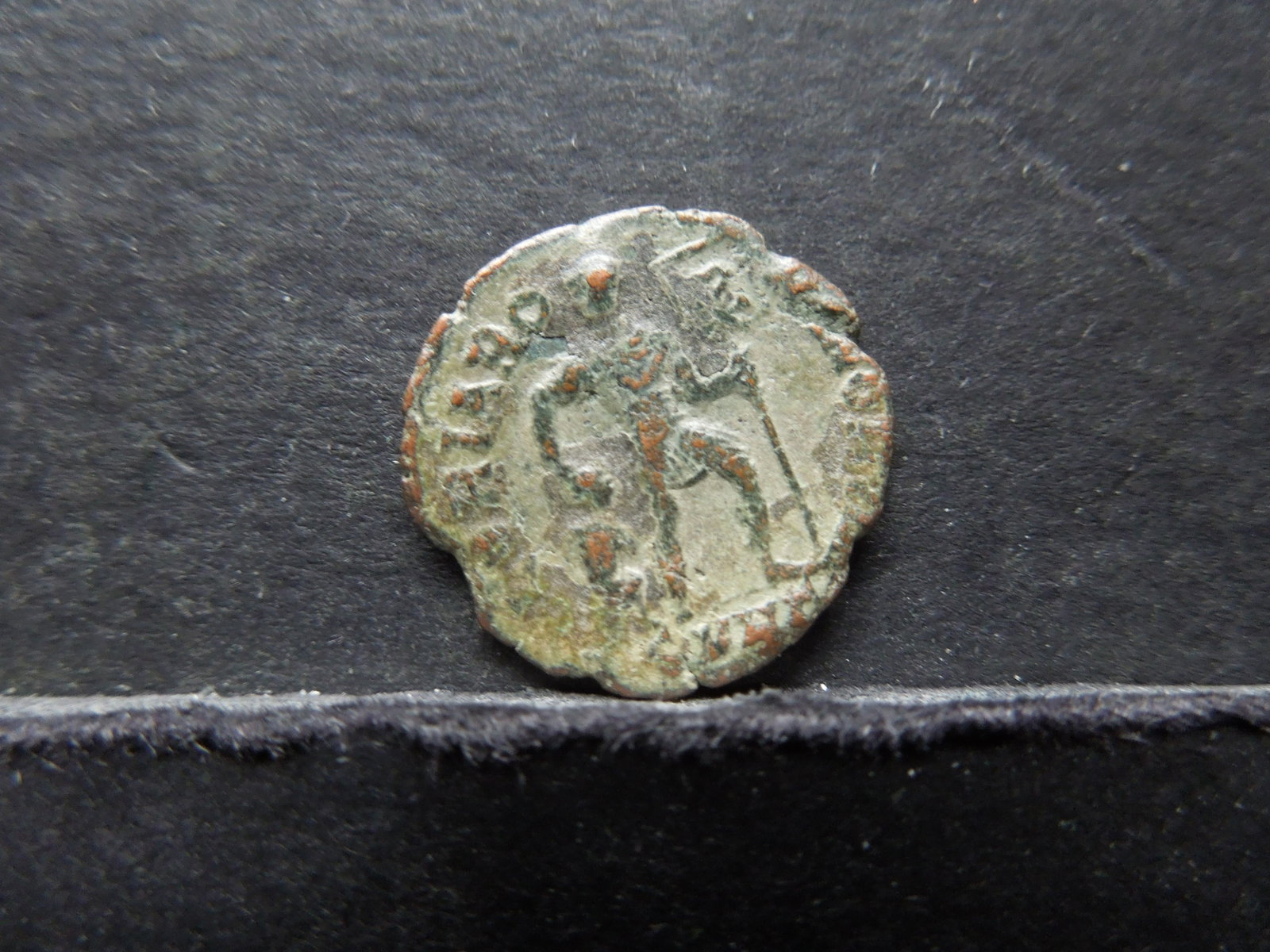 175-330 AD ANCIENT ROMAN COIN: 175-330 AD ANCIENT ROMAN COIN