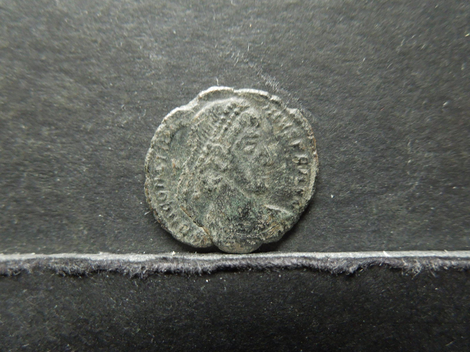 175-330 AD ANCIENT ROMAN COIN: 175-330 AD ANCIENT ROMAN COIN
