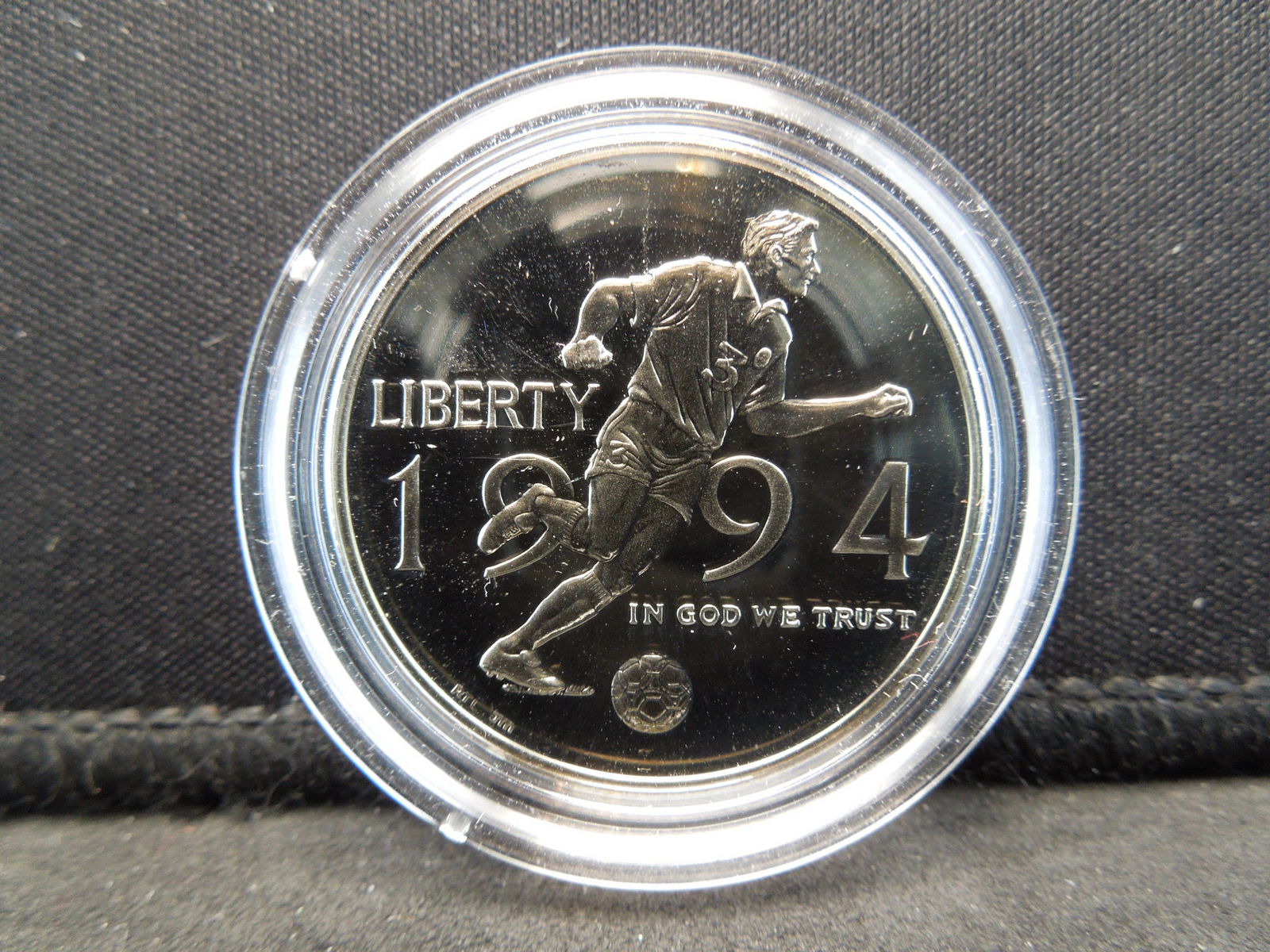 1994-P World Cup Commemorative Half Dollar in original (1 of 2)