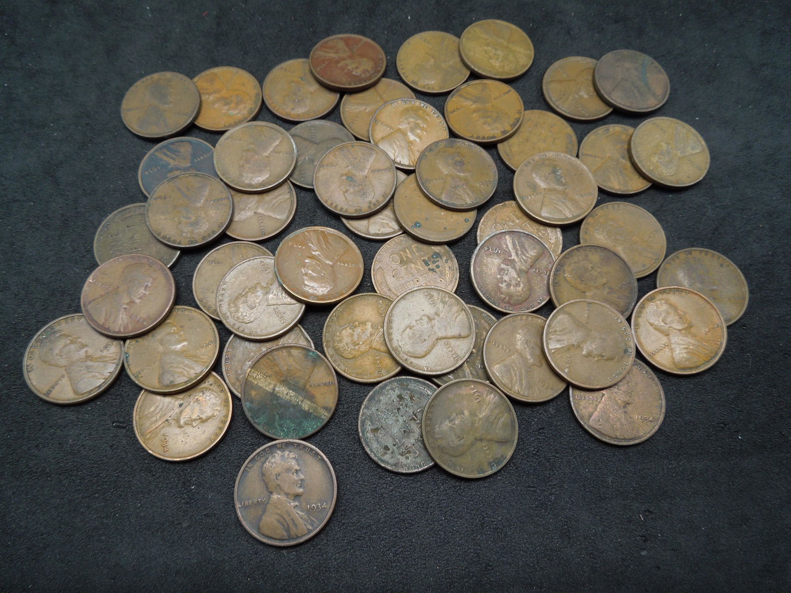 Lot of 50 1934 Lincoln Wheat Cents. (1 of 3)
