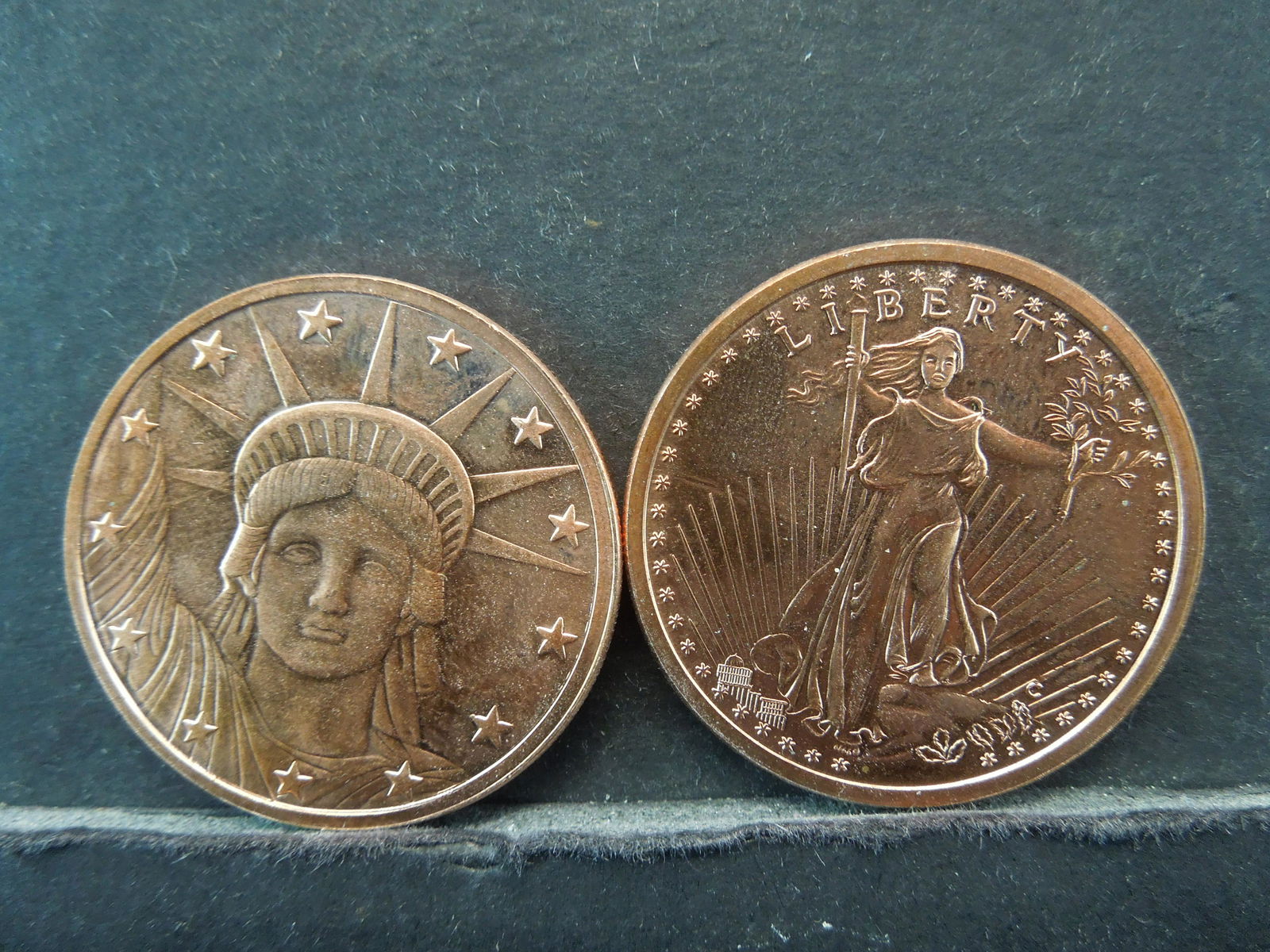 (2) Copper Rounds .999 Statue of Liberty and Walking (1 of 2)