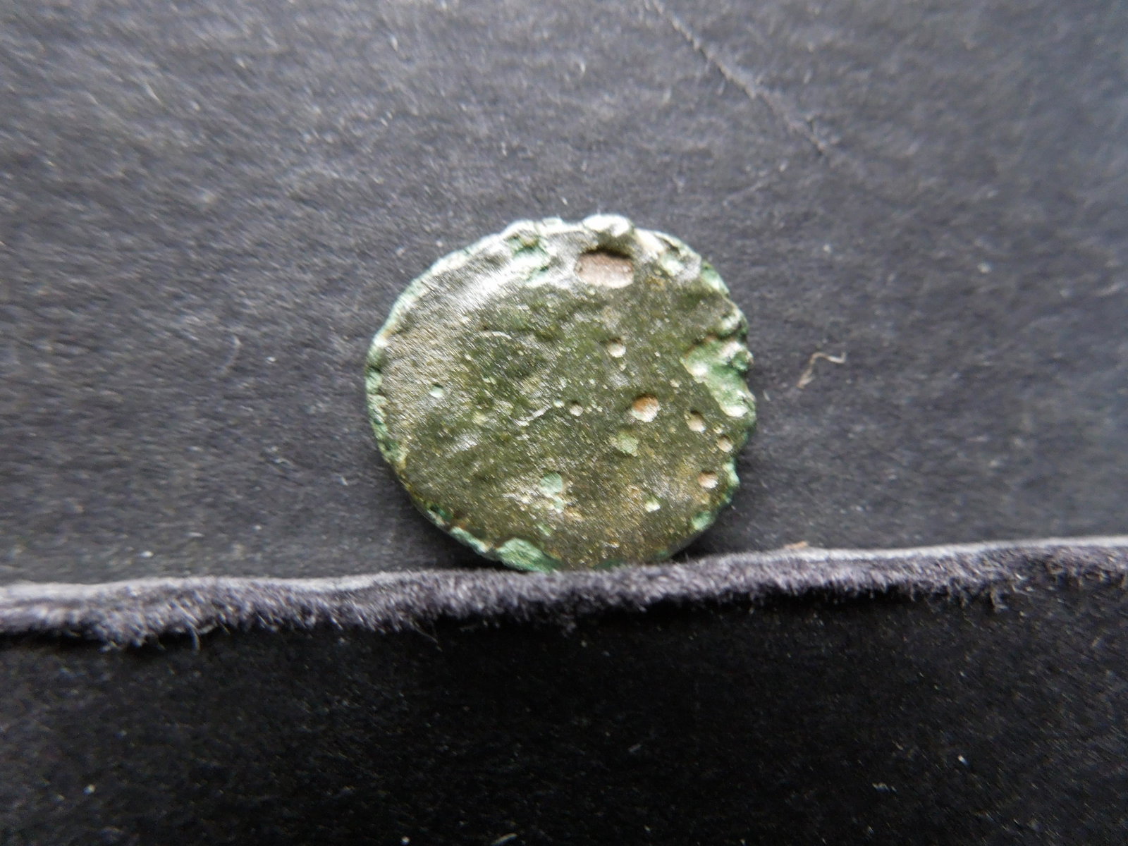 175-330 AD (HIGH GRADE) ANCIENT ROMAN COIN: 175-330 AD (HIGH GRADE) ANCIENT ROMAN COIN