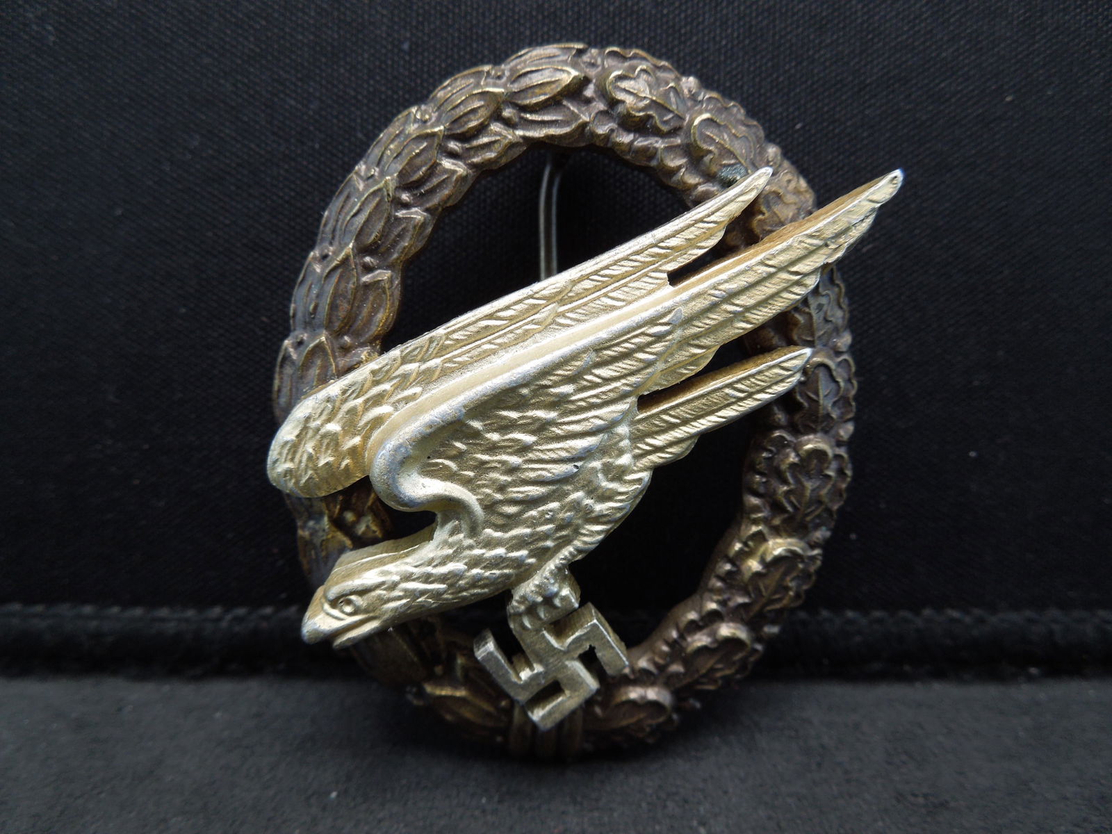Reproduction WW2 German Paratrooper Badge (1 of 2)