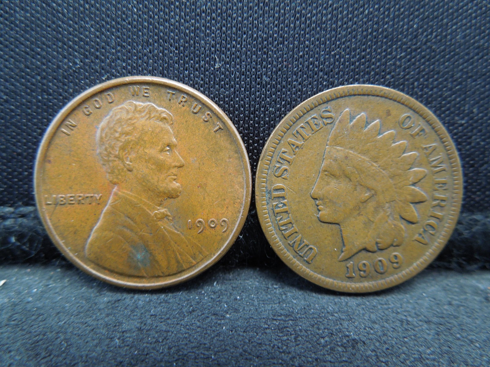 1909 Indian Head Cent & 1909 VDB Lincoln Cent. (1 of 2)