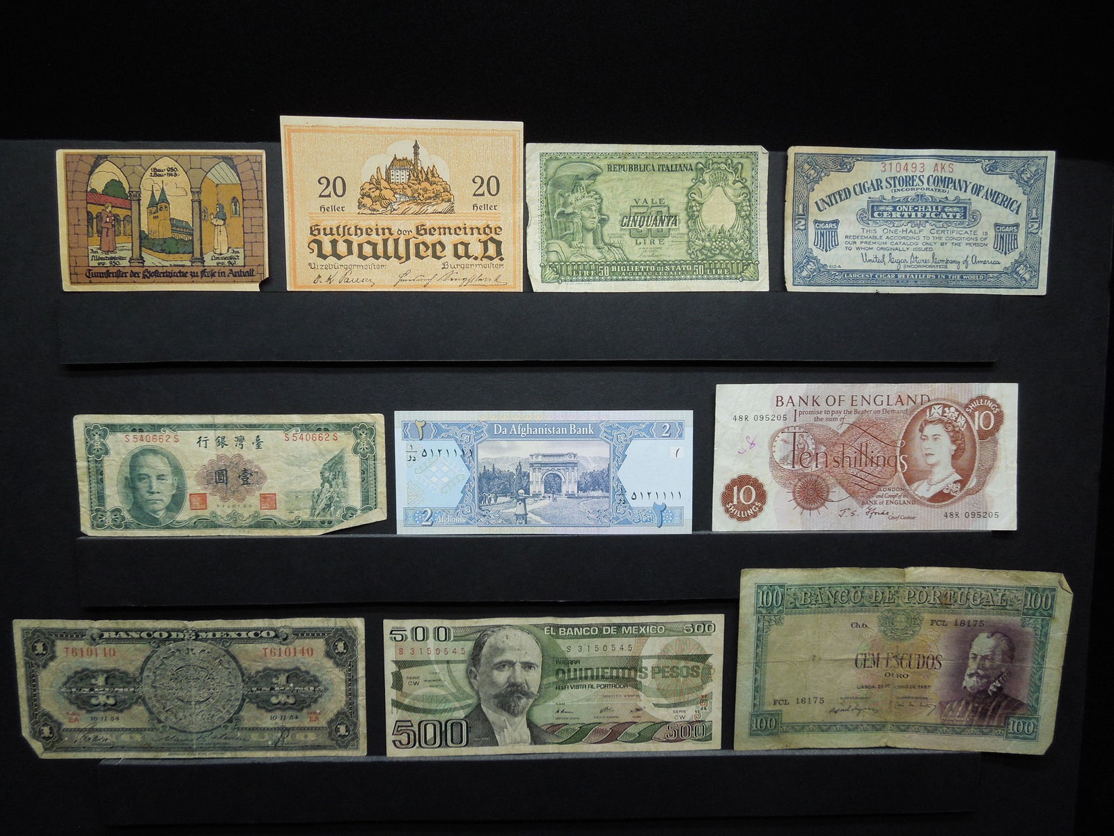 Group of 10 Miscellaneous Foreign Currency Bank Notes. (1 of 6)