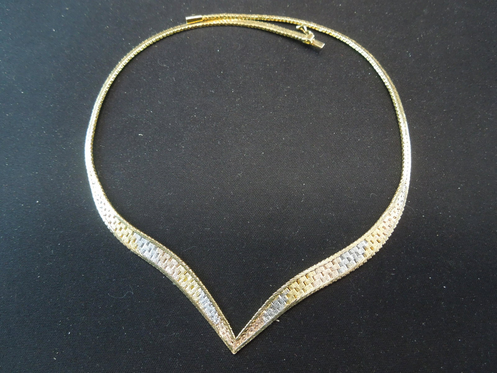 Sterling Italian Tri-Color Omega Necklace - Stunning -: Sterling Italian Tri-Color Omega Necklace - Stunning - 15.5 grams