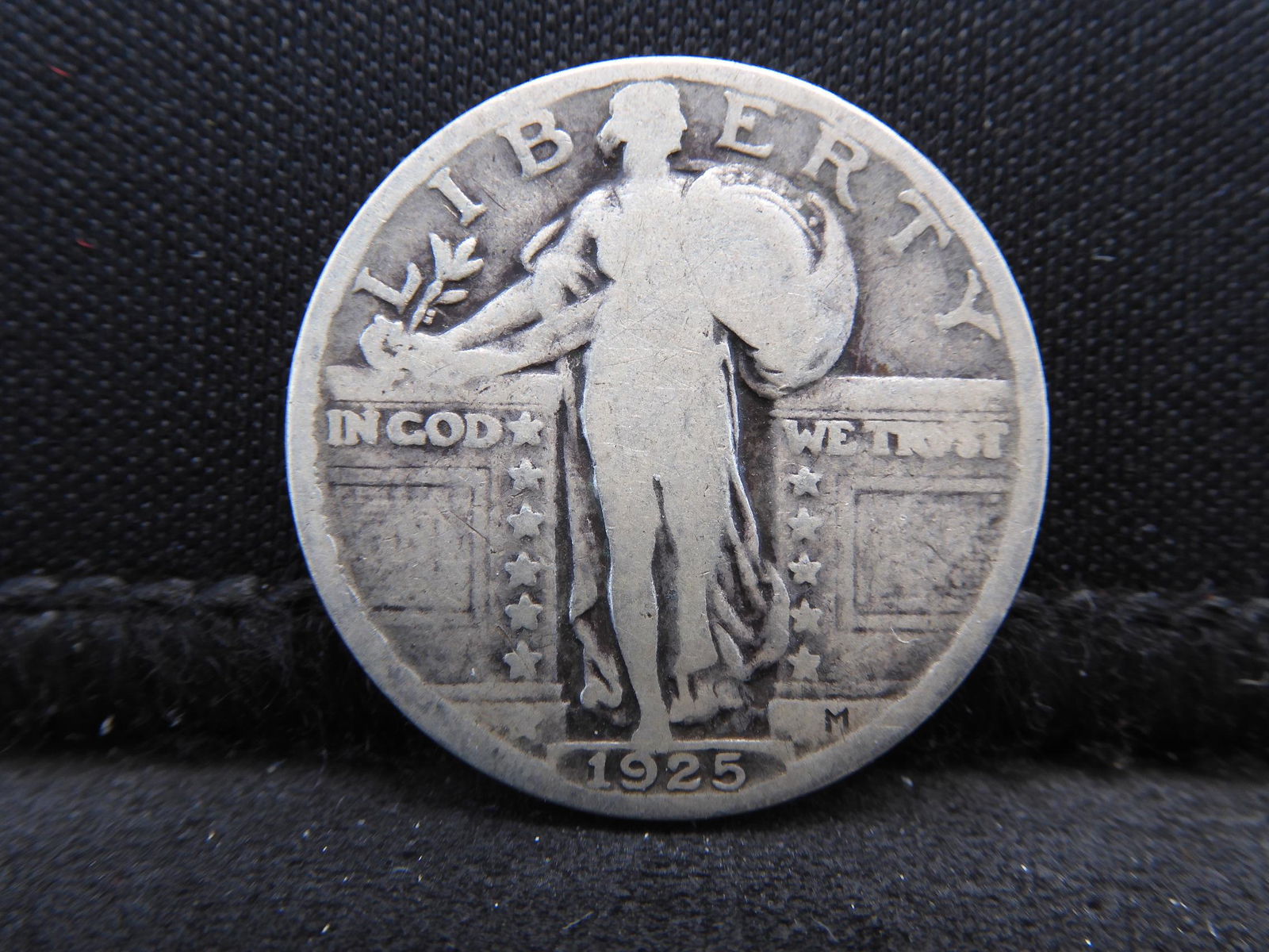 1925 Standing Liberty Silver Quarter (1 of 2)