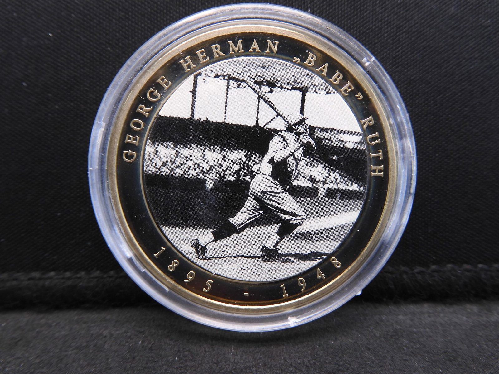 Large Babe Ruth Sports Medal. The famous home run: Large Babe Ruth Sports Medal. The famous home run swing.