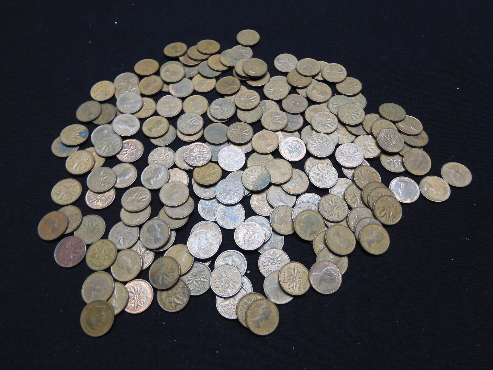 Lot of Canadian Cents Mixed Dates (1 of 5)