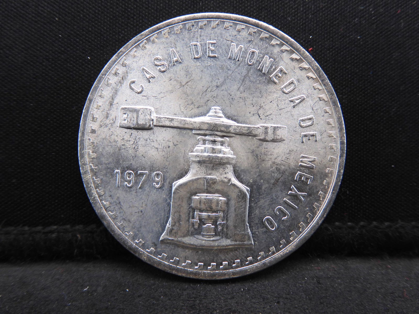 1979 Mexico Onza.   One Ounce Silver.  BU. (1 of 2)