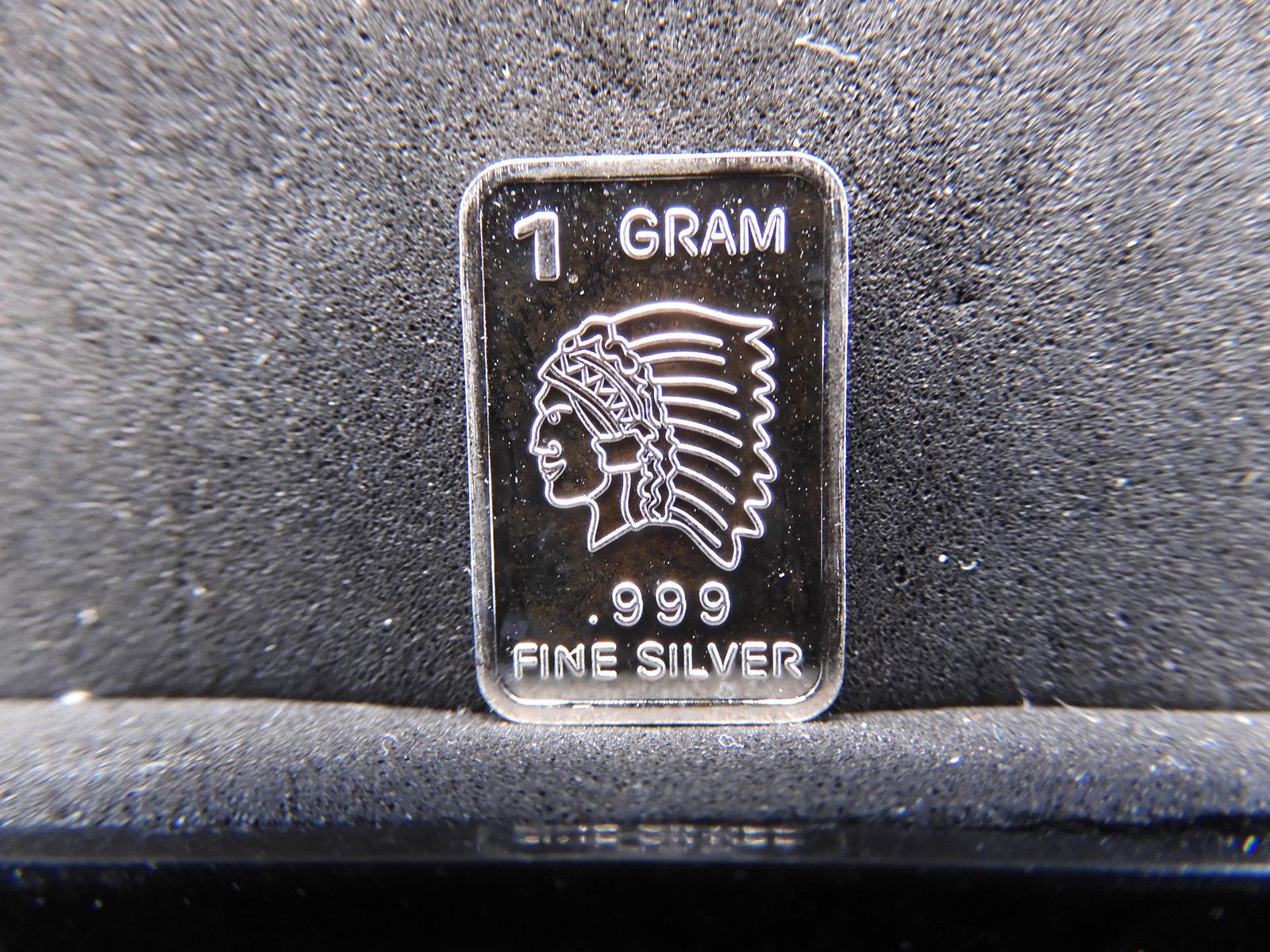.999 Fine Silver 1 Gram Ingot, Indian Chief Portrait. (1 of 2)