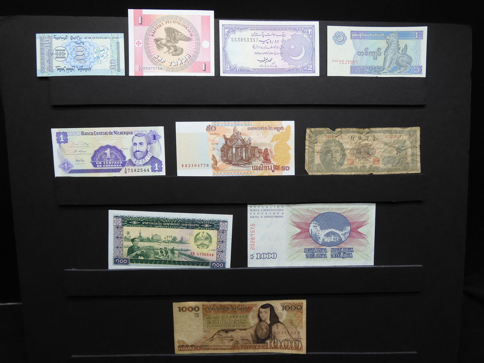 Group of 10 Miscellaneous Foreign Currency Bank Notes. (1 of 6)