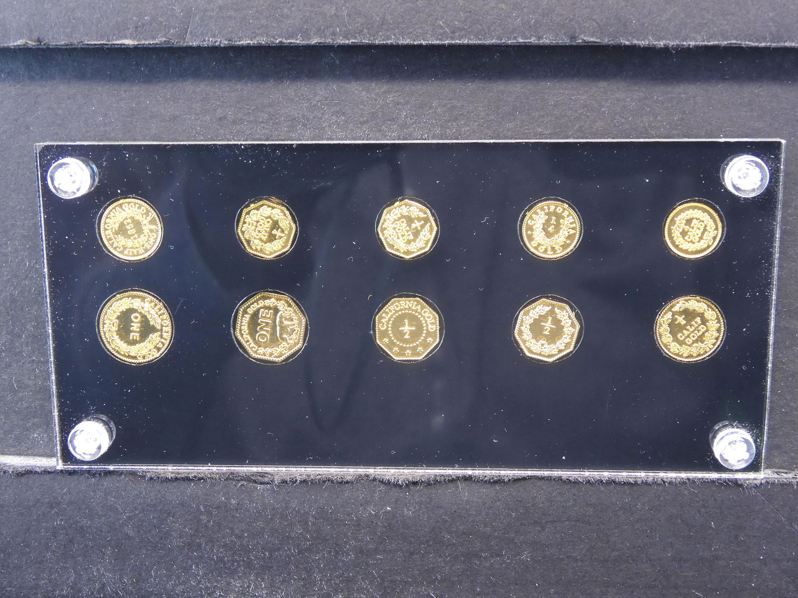 GOLD (PLATED) CALIFORNIA TYPE SET (UNCIRCULATED), HARD (1 of 1)