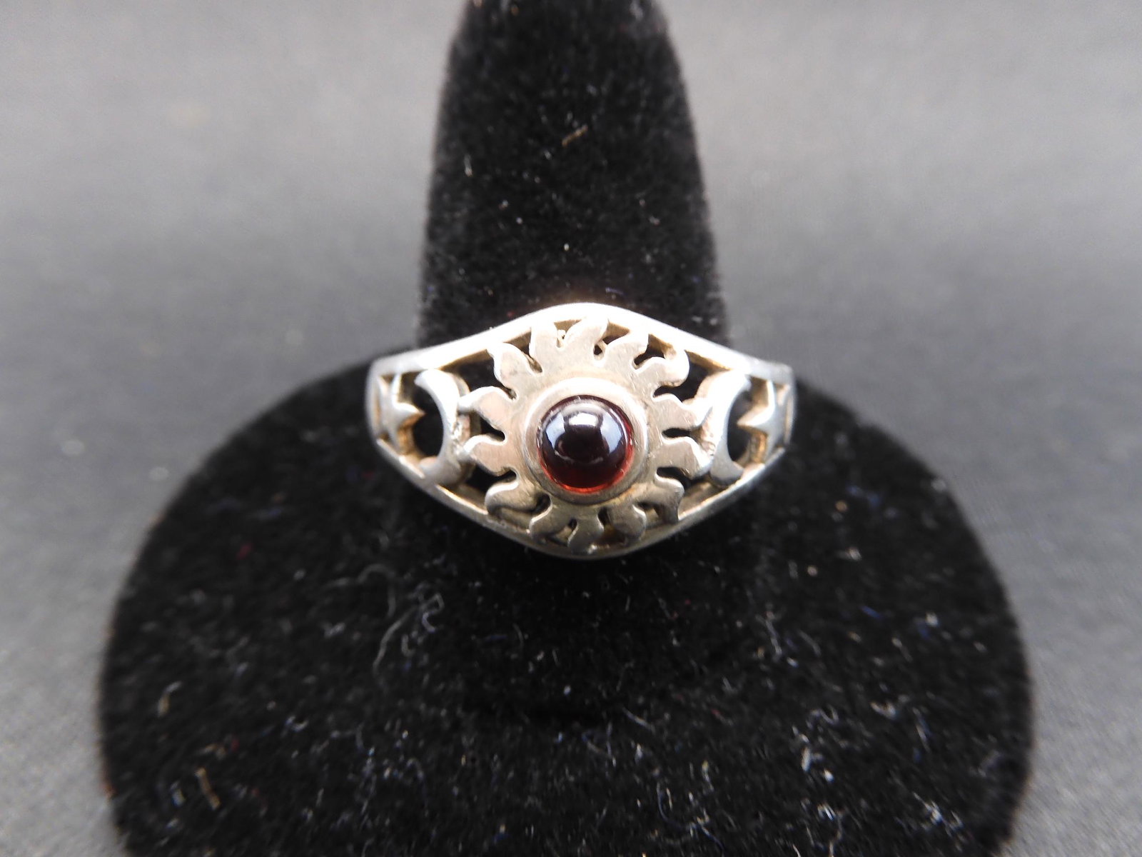 Manâ€™s size 11 Â¾ sterling ring w/filigree design and: Manâ€™s size 11 ¾ sterling ring w/filigree design and garnet. Nice.