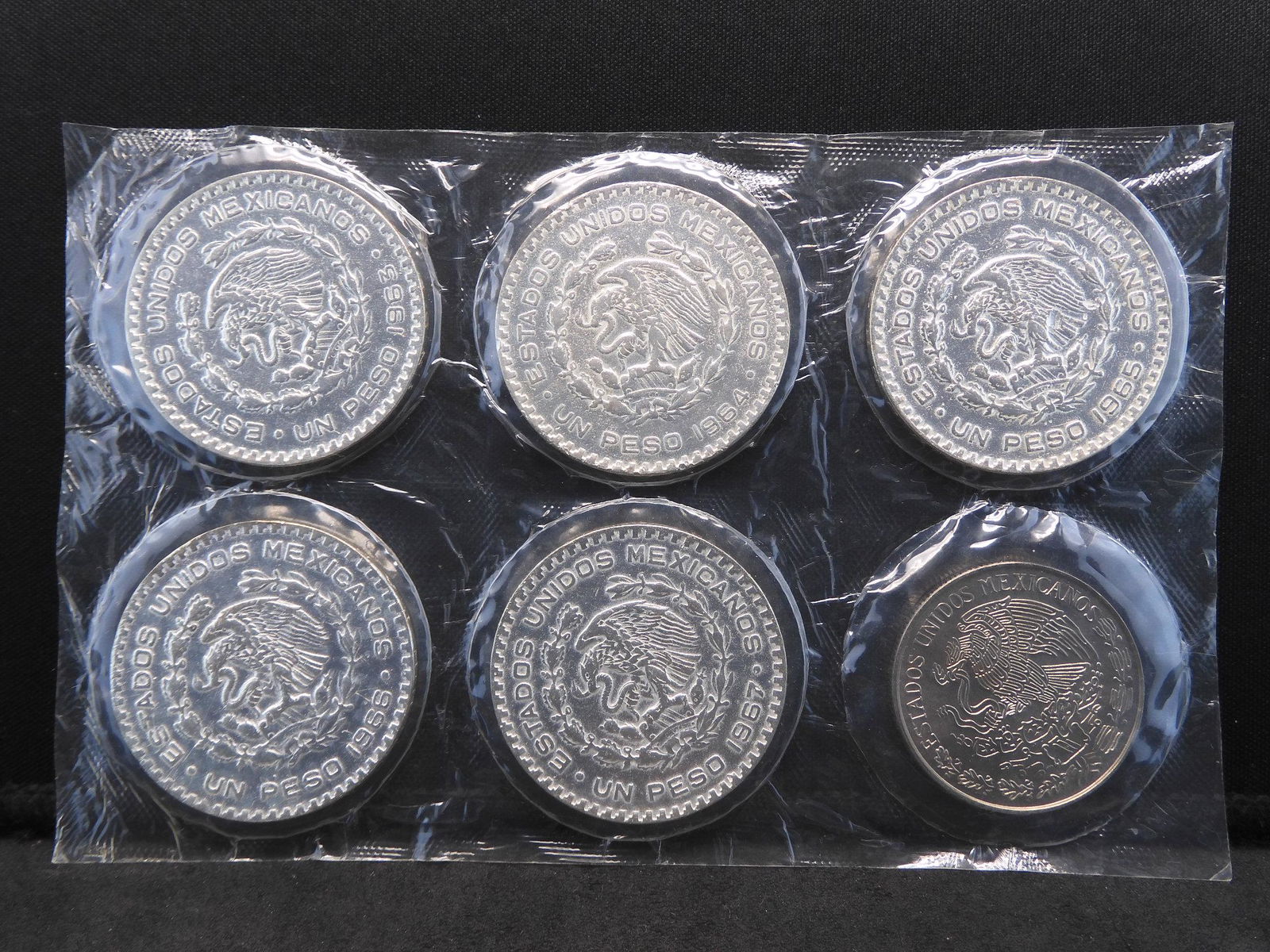 (6) Coin Date Set of Mexico 1peso Coins (5 are silver) (1 of 3)