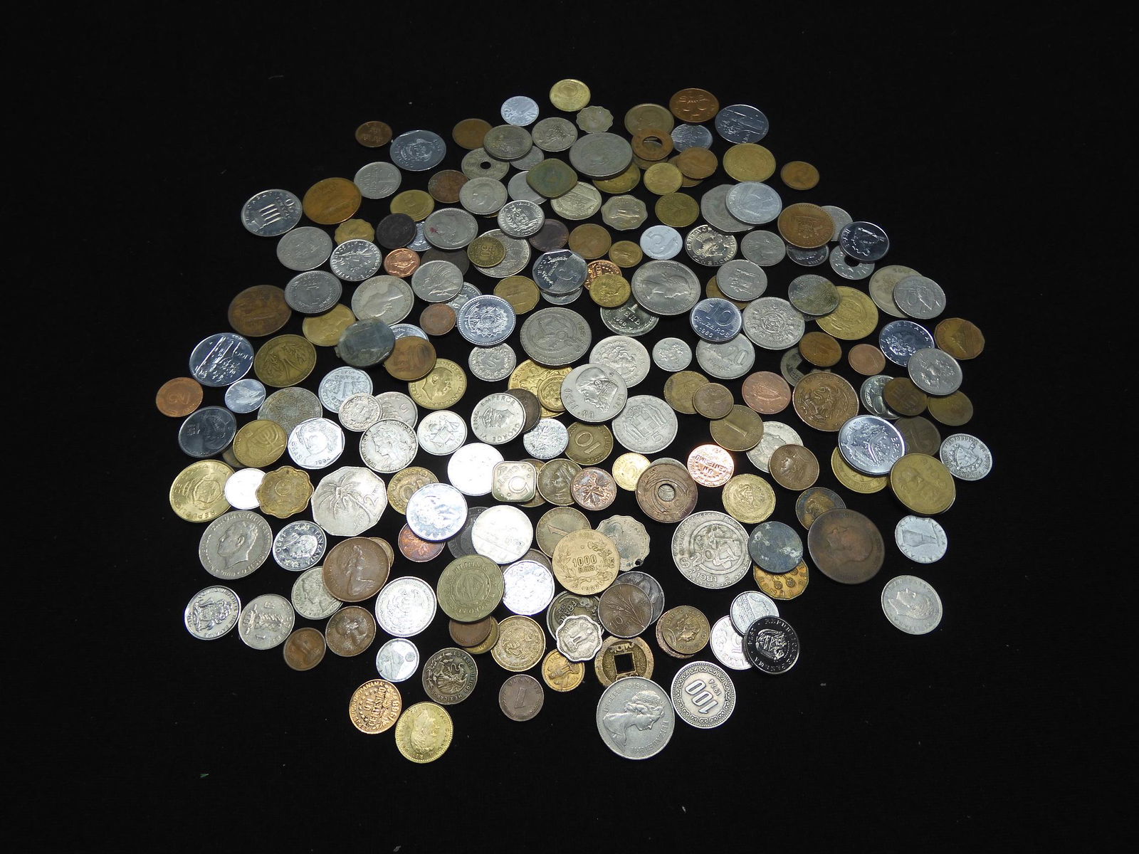 2.28 pounds Well Mixed World Coins (1 of 5)