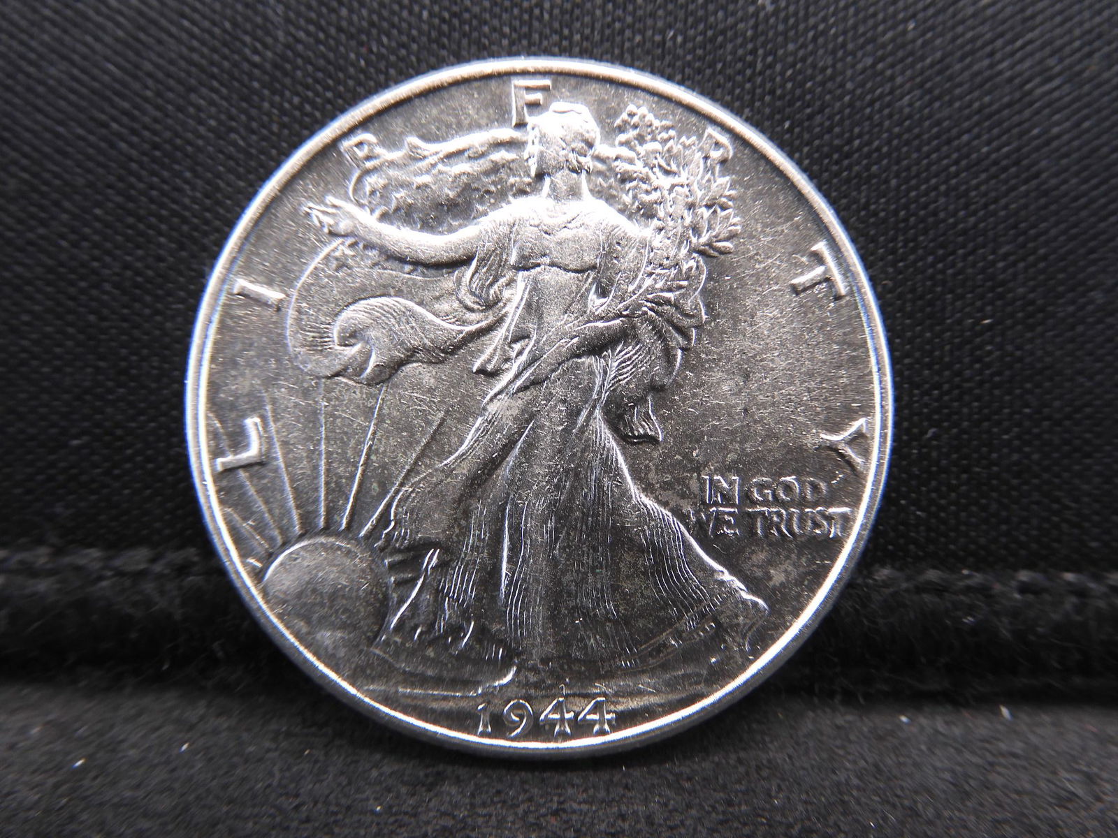 1944-P Walking Liberty Half Dollar AU/BU Nice Luster (1 of 2)