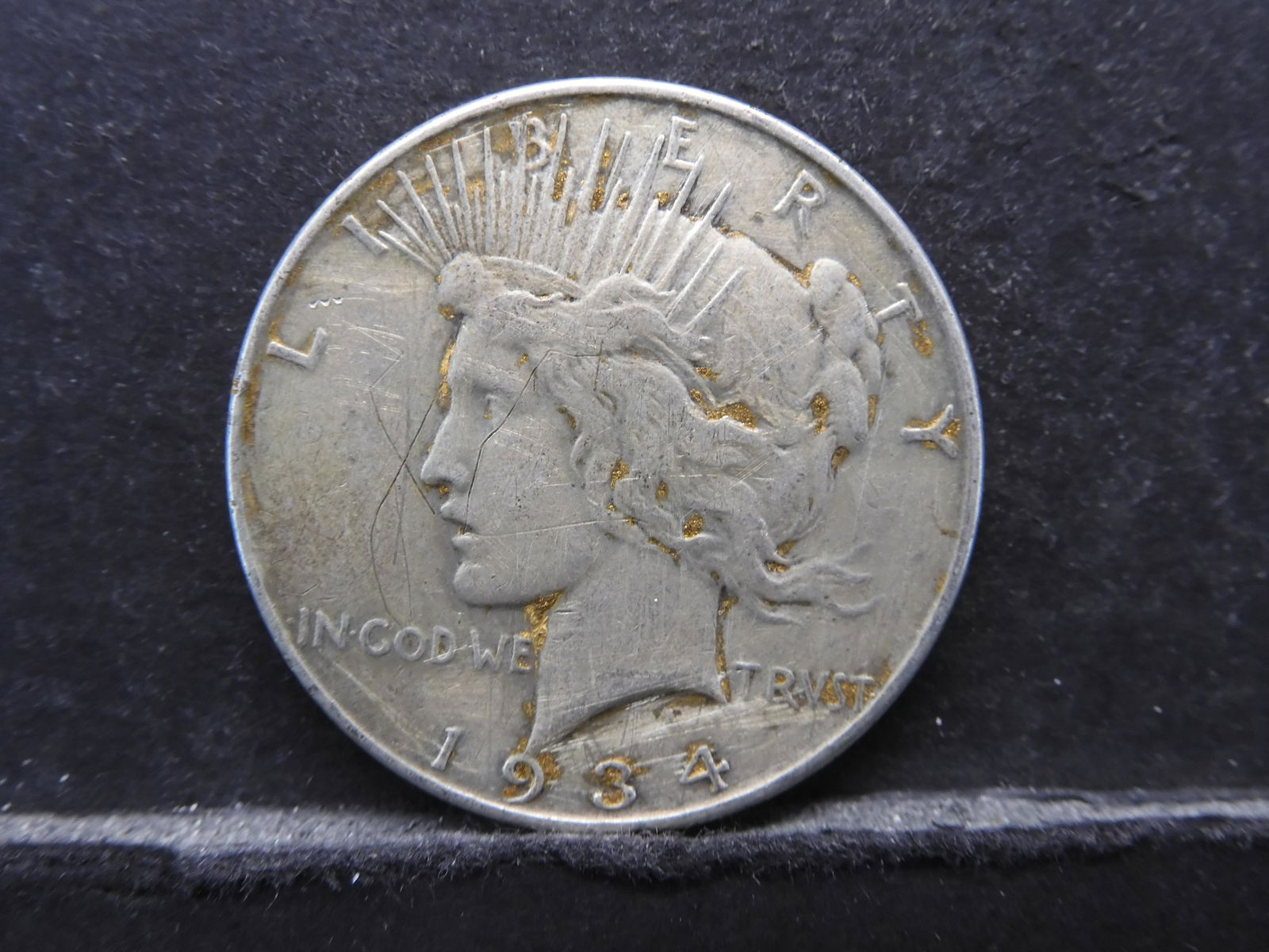 1934 (ONLY 955K MINTED) PEACE SILVER (90%) DOLLAR (1 of 2)