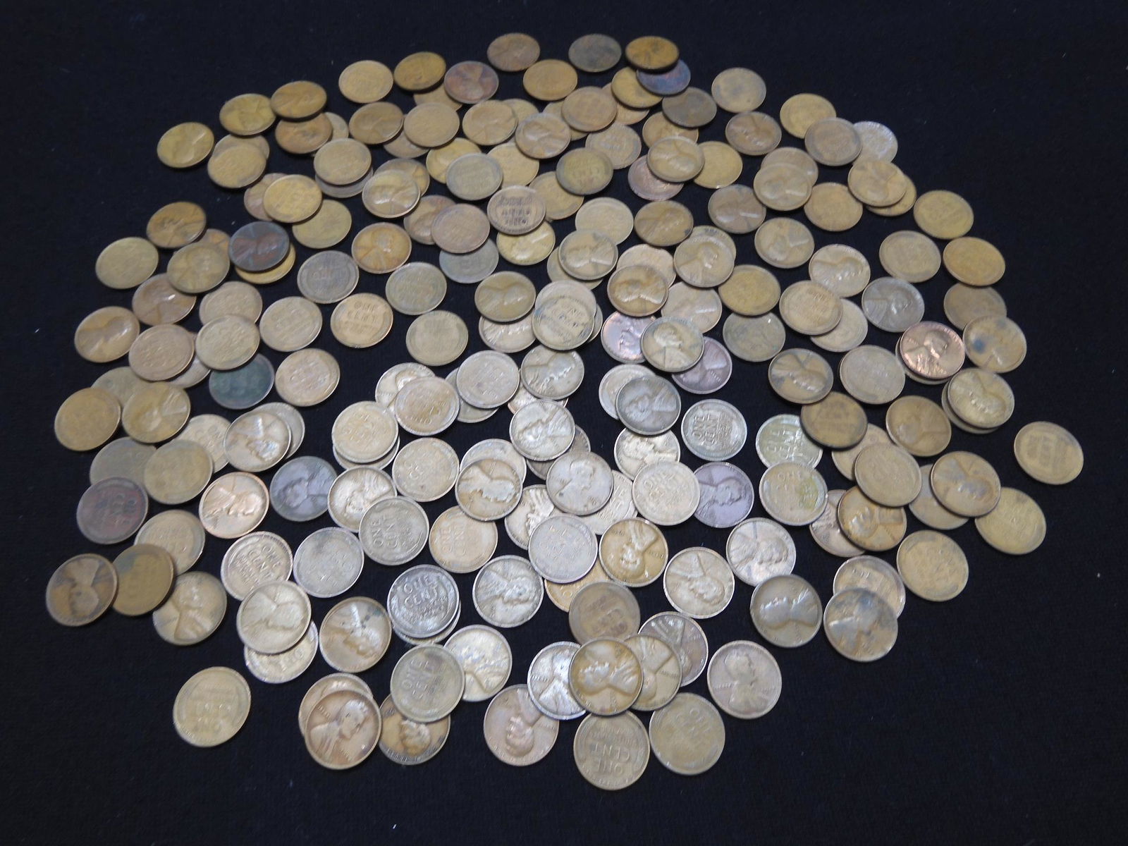 (200) Lincoln Wheat Cents:  teens, 20s, 30s.  Lots of (1 of 5)
