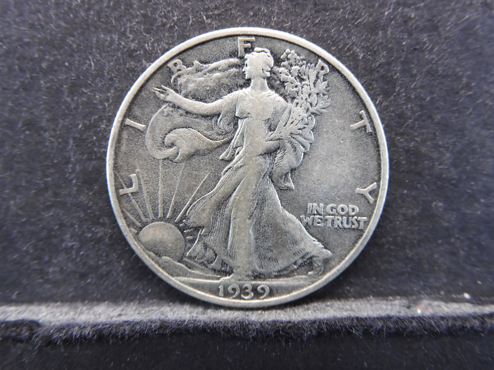 1939 SILVER (90%) LIBERTY HALF, (WWII ERA/6.8 MILL): 1939 SILVER (90%) LIBERTY HALF, (WWII ERA/6.8 MILL)