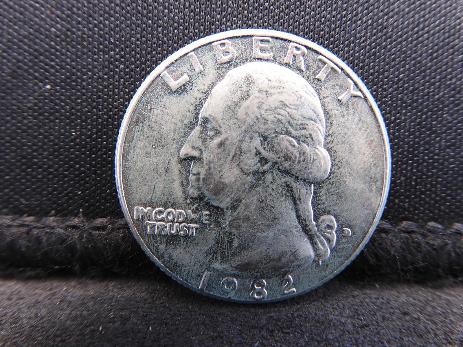 1982-P Uncirculated Key Date Washington Quarter. (1 of 2)