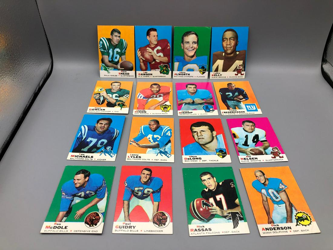 1969 Topps Football Lot of 16 Cards - Varying (1 of 8)
