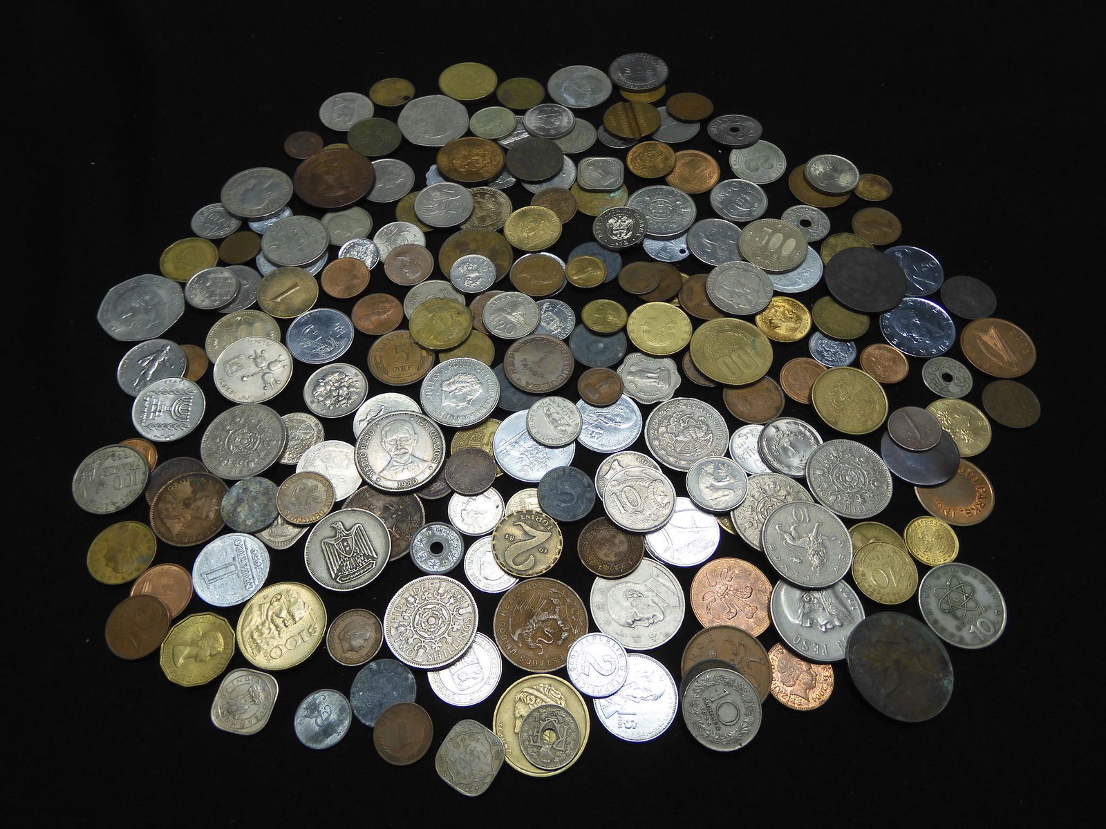 2.08 Pounds Mixed World Coins (1 of 5)
