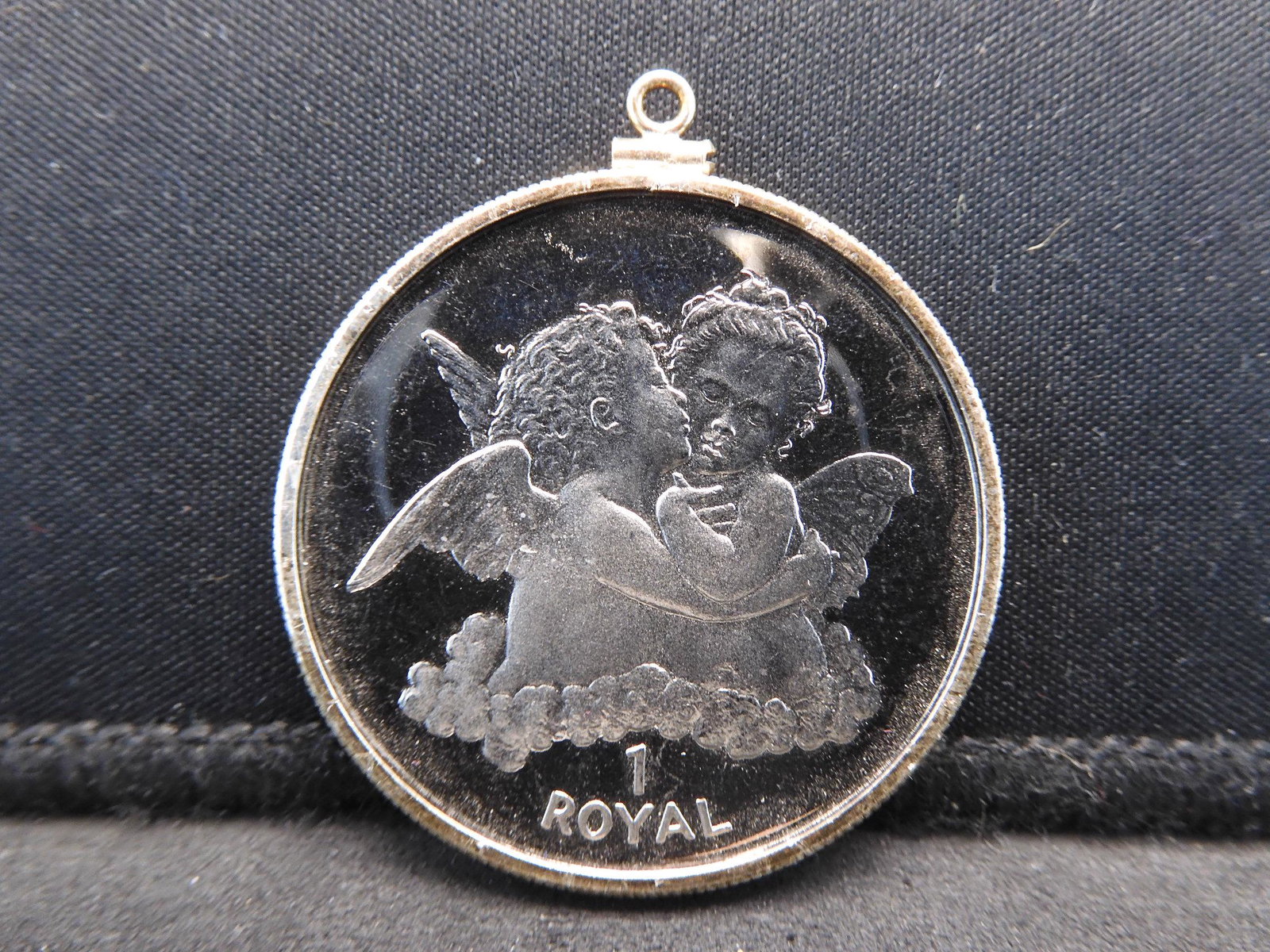 1998 Gibraltar 1 Royal in Bezel: 1998 Gibraltar 1 Royal in Bezel