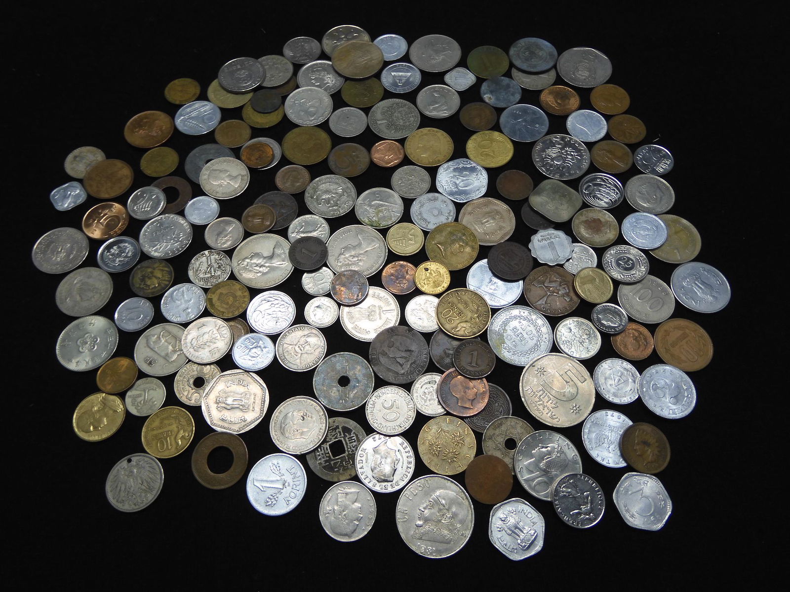 1.31 Pounds Mixed World Coins (1 of 5)