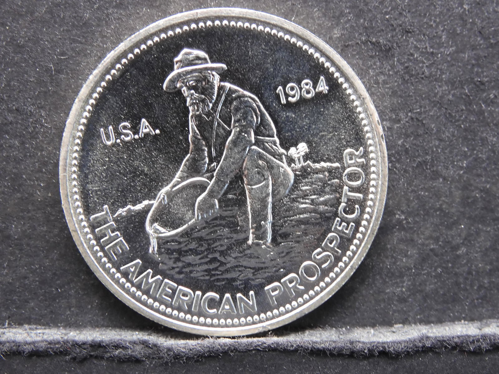 1984 Engelhard American Prospector 1oz .999 Silver Coin: 1984 Engelhard American Prospector 1oz .999 Silver Coin