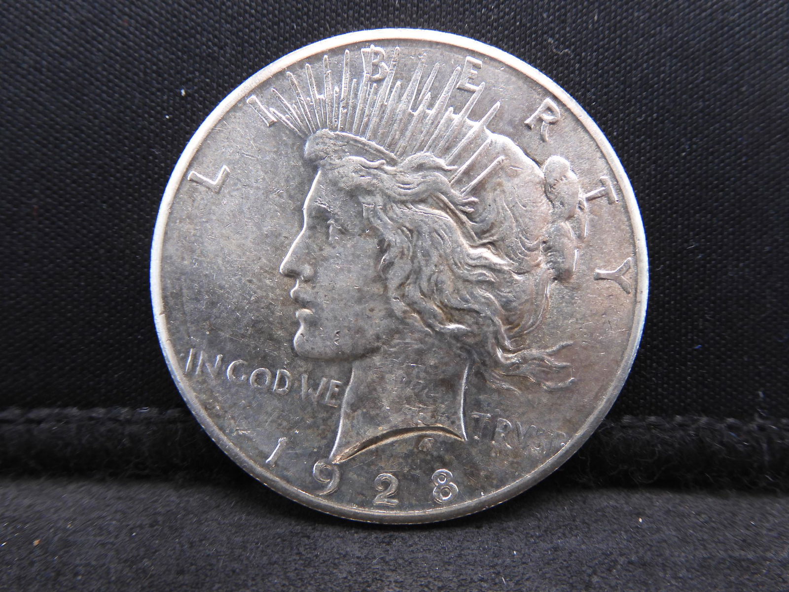 1928 Peace Silver Dollar - Huge Luster! (1 of 2)