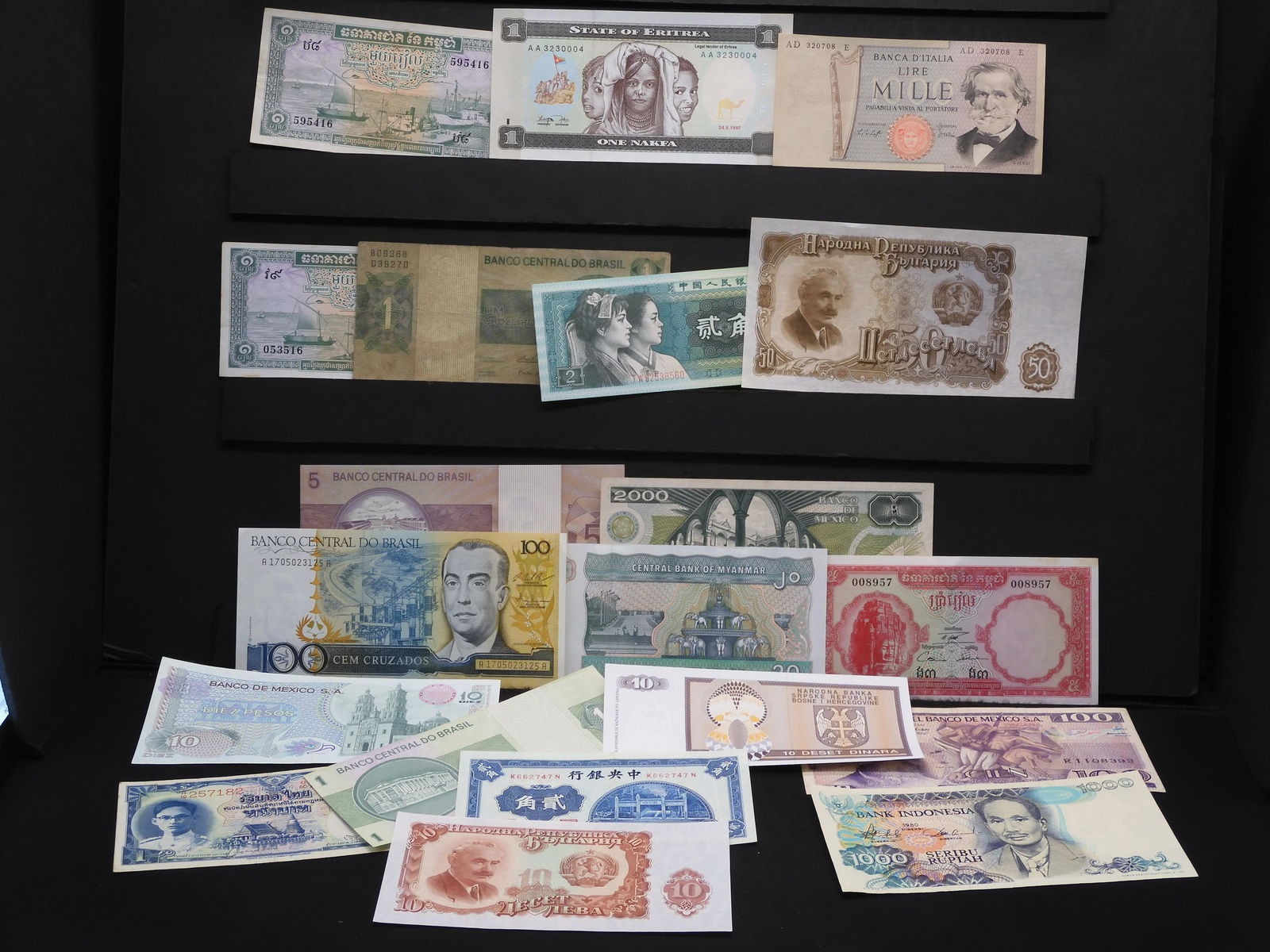 20 Foreign Bank Notes (1 of 8)