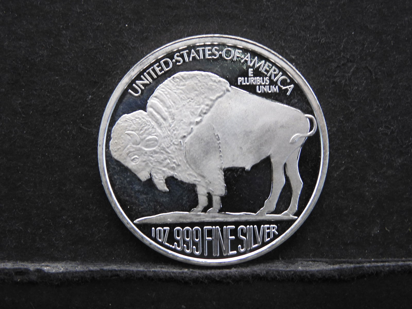 .999 One Troy Ounce Silver Buffalo / Indian Head Round (1 of 2)